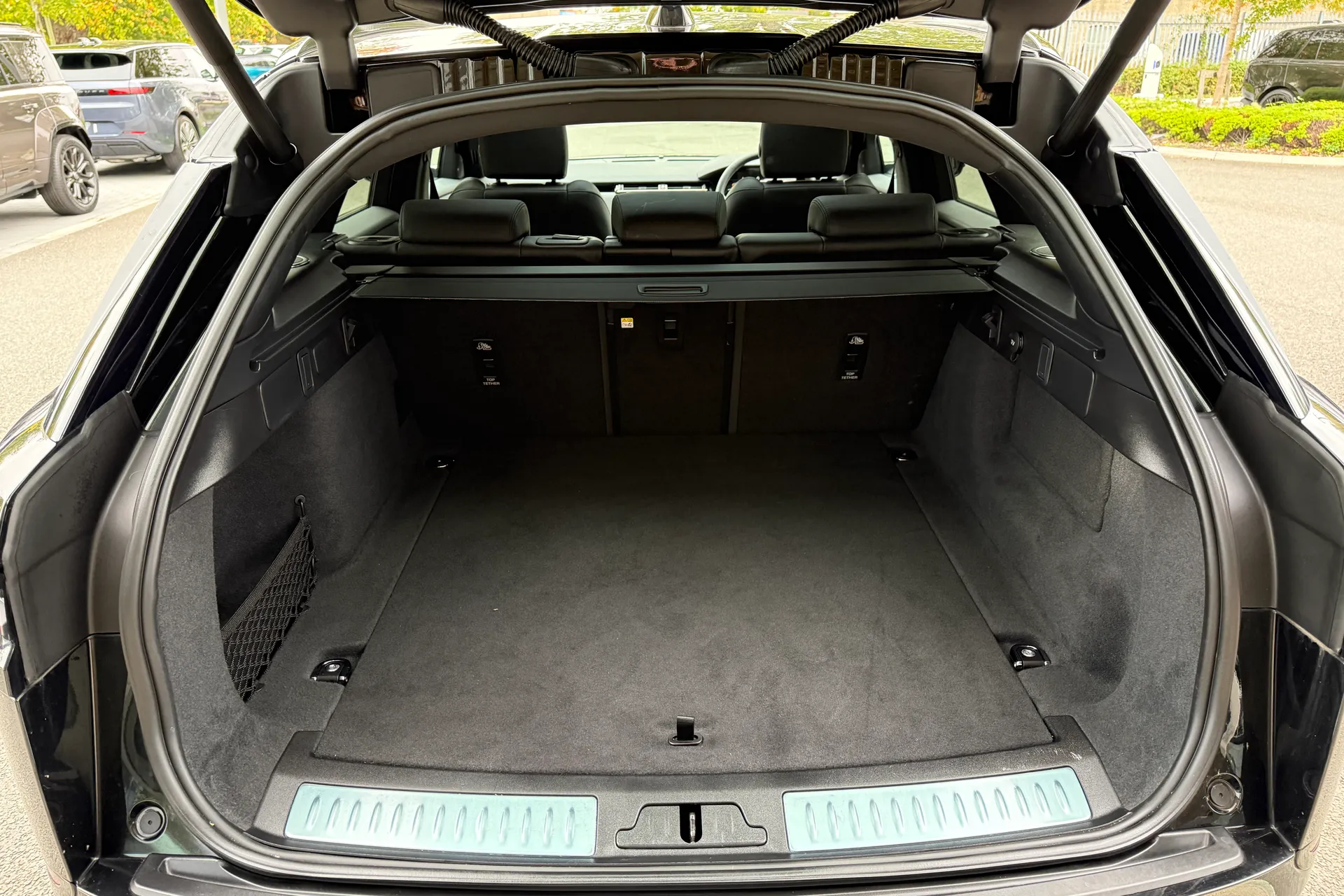 LAND ROVER RANGE ROVER VELAR thumbnail image number 39