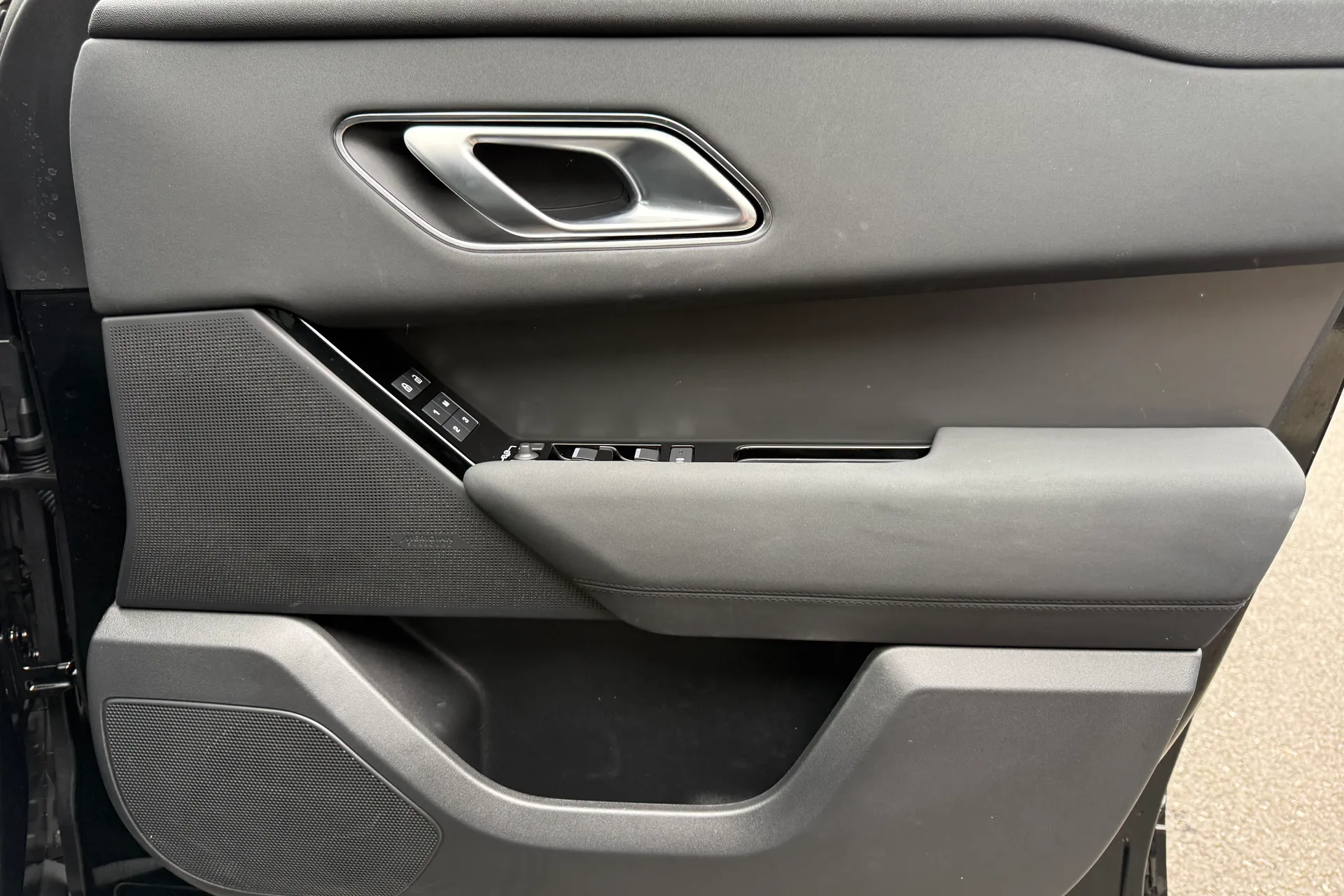 LAND ROVER RANGE ROVER VELAR thumbnail image number 50