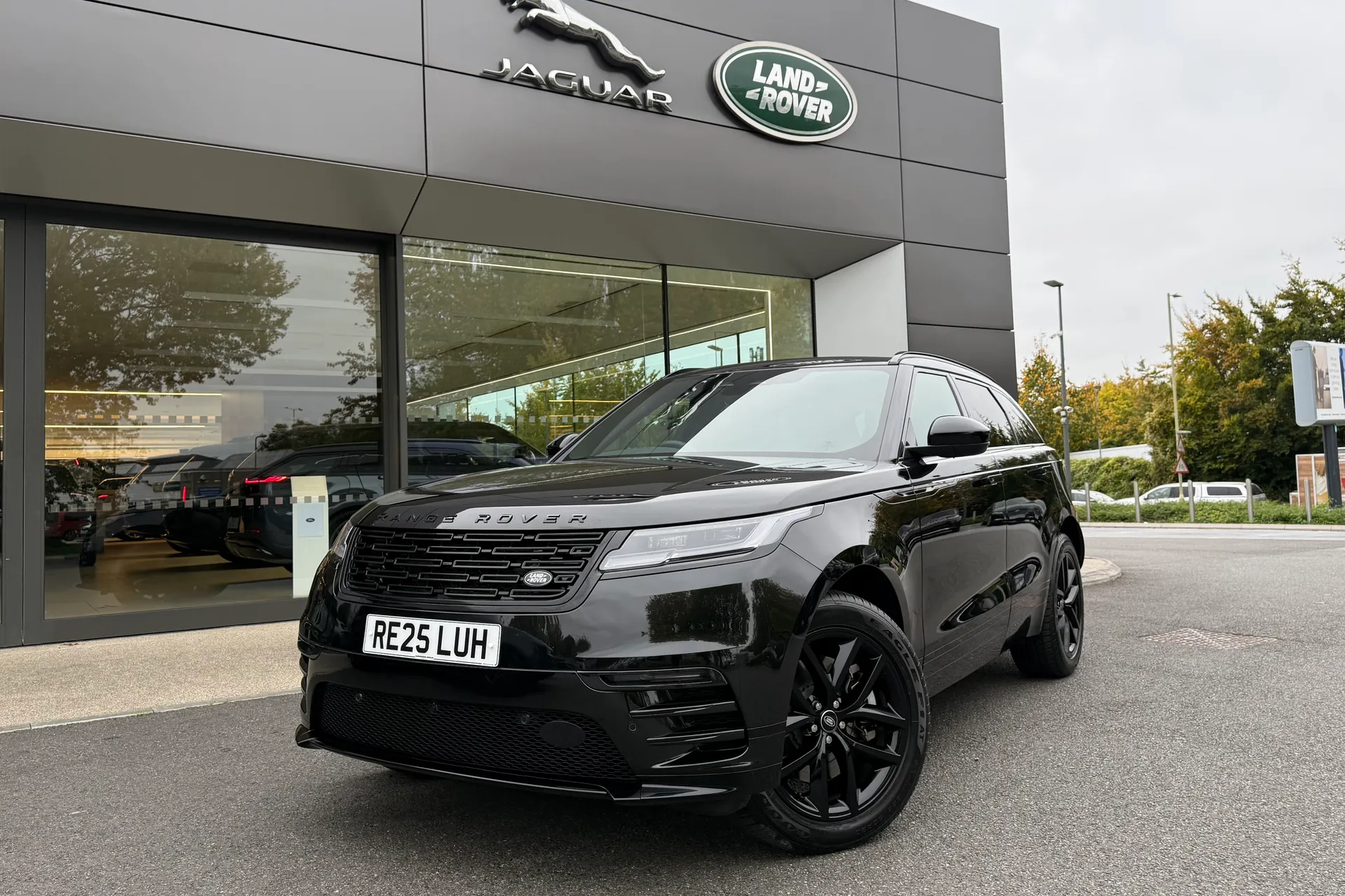 LAND ROVER RANGE ROVER VELAR thumbnail image number 28