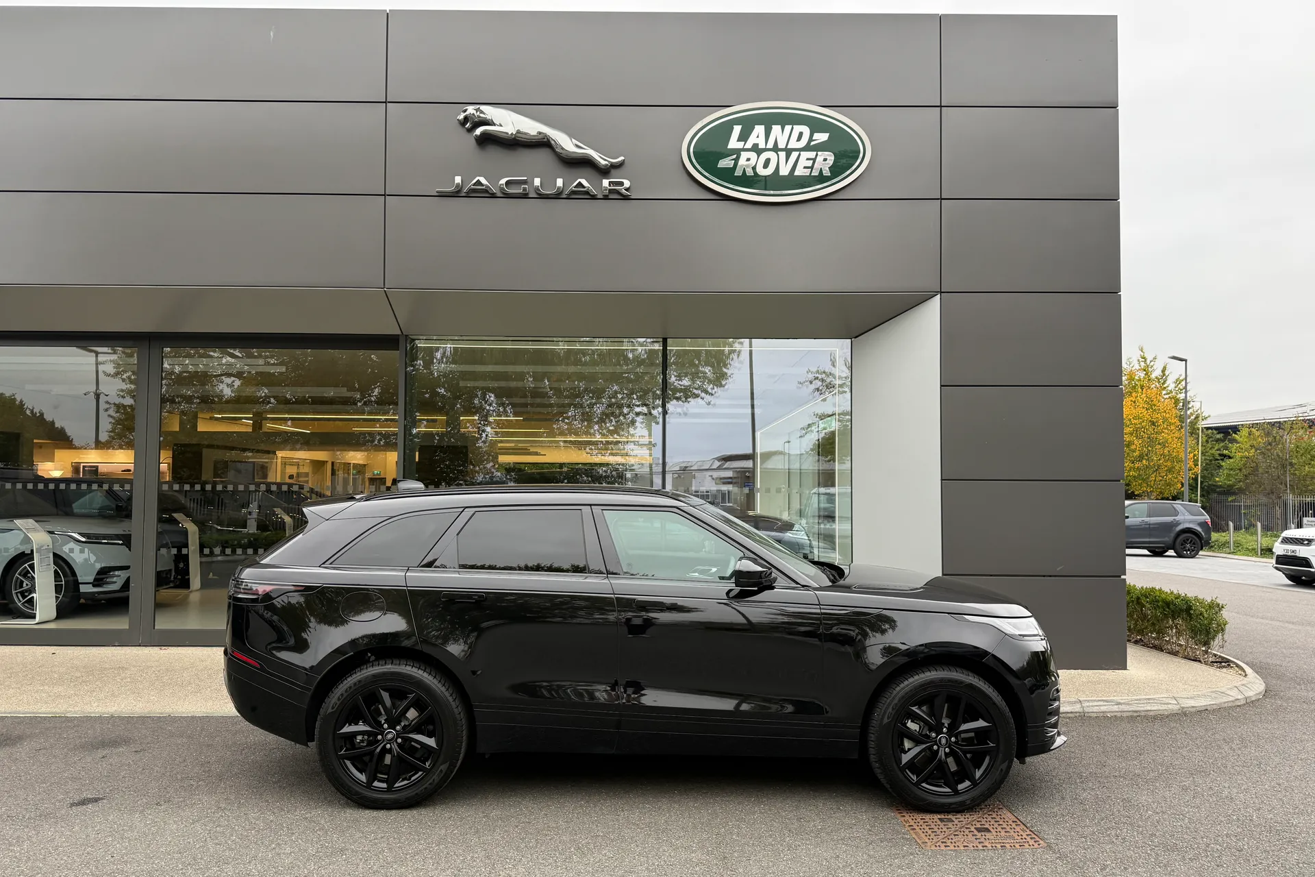 LAND ROVER RANGE ROVER VELAR thumbnail image number 2