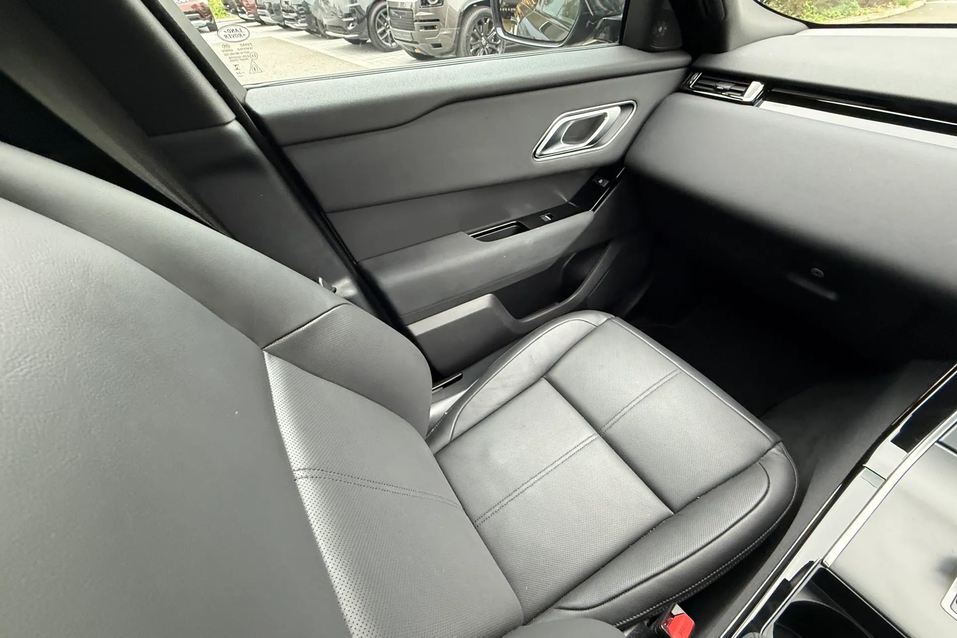 LAND ROVER RANGE ROVER VELAR thumbnail image number 12