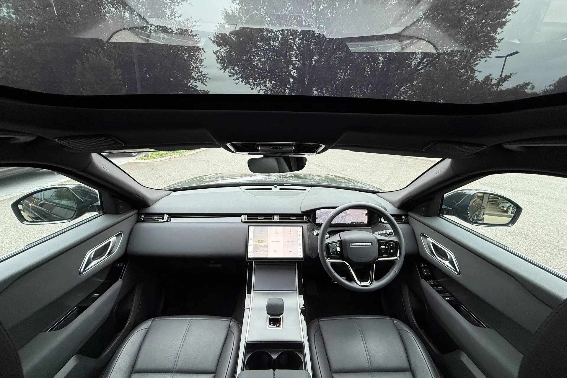 LAND ROVER RANGE ROVER VELAR thumbnail image number 3