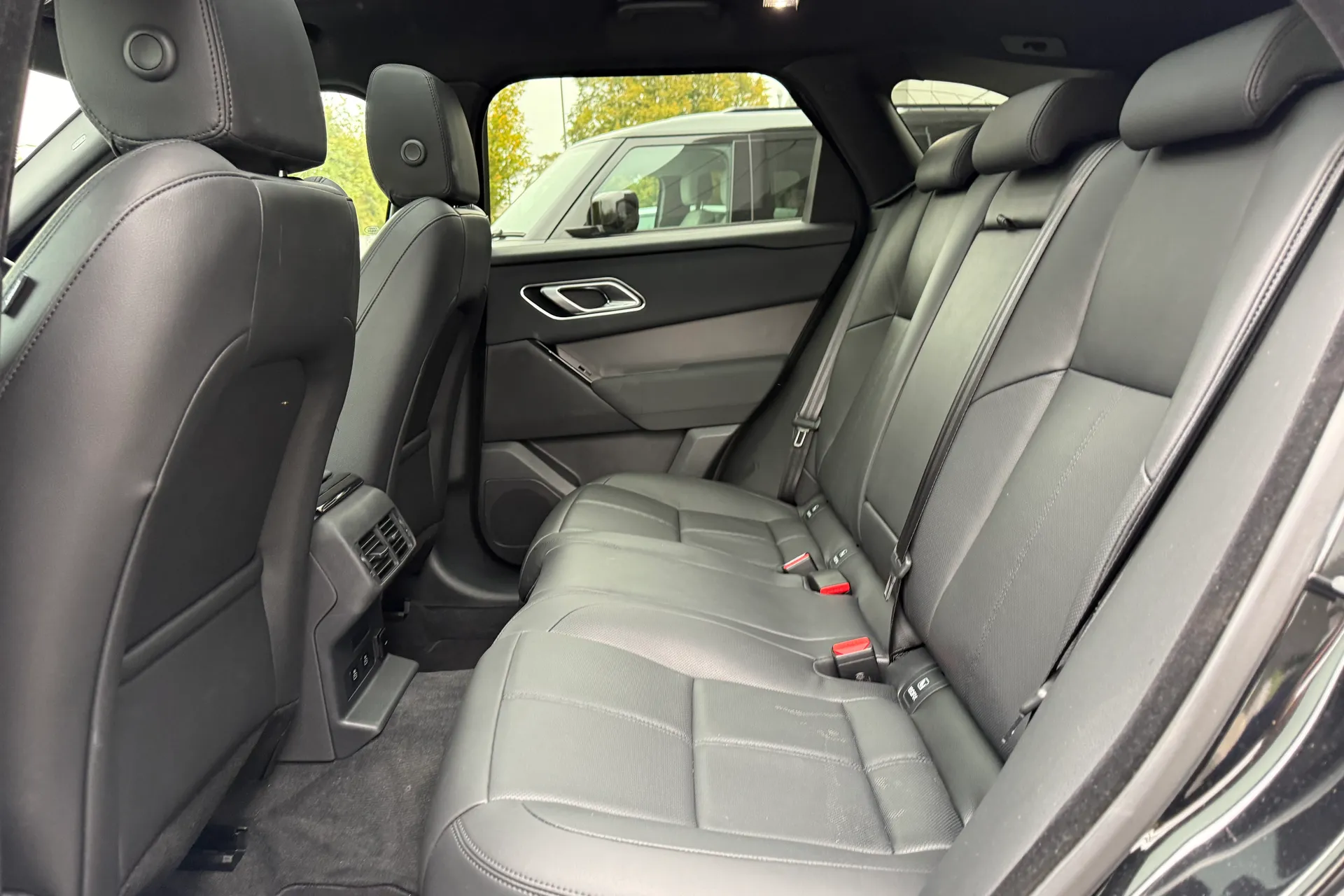 LAND ROVER RANGE ROVER VELAR thumbnail image number 48