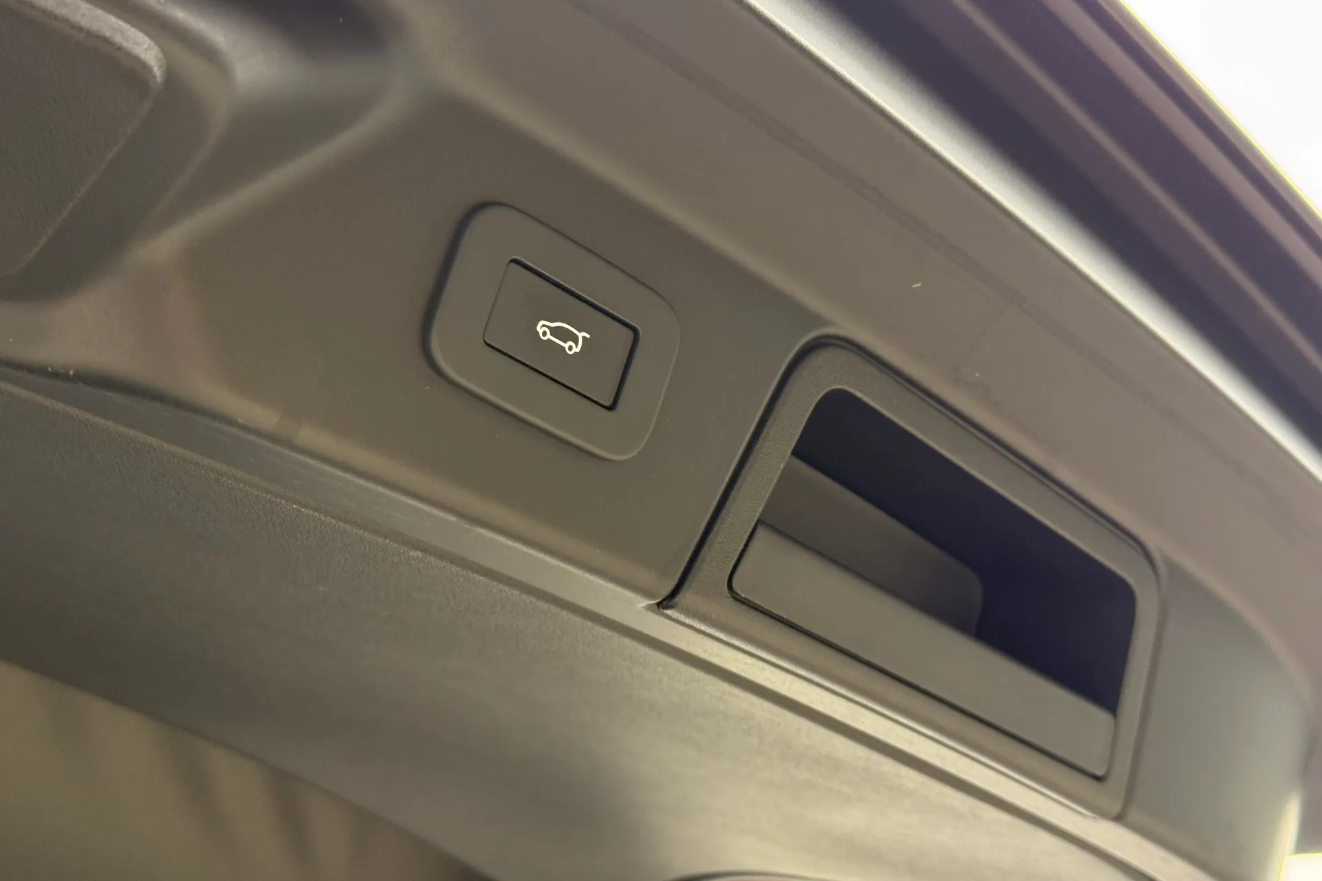 LAND ROVER RANGE ROVER VELAR thumbnail image number 41