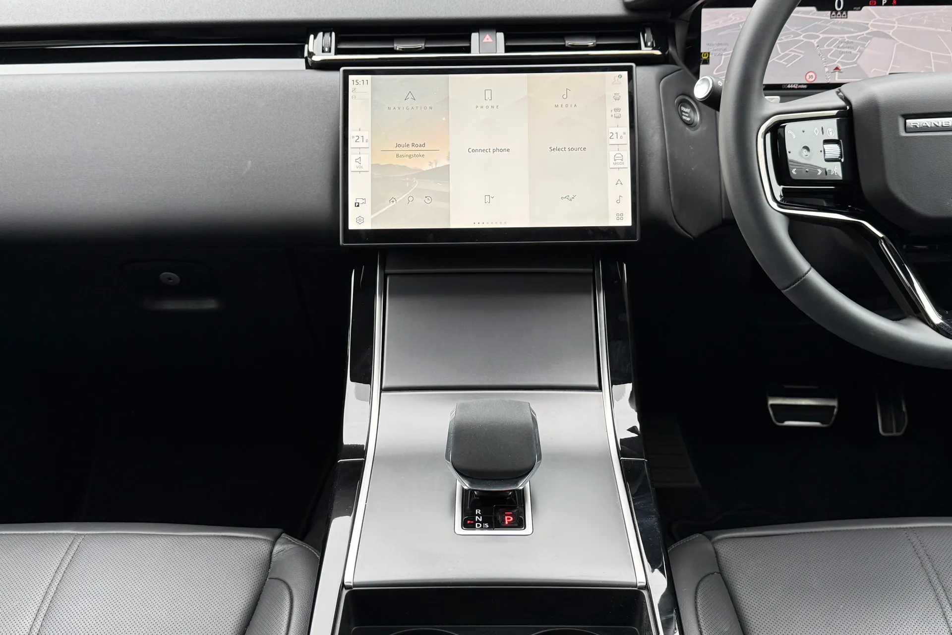 LAND ROVER RANGE ROVER VELAR thumbnail image number 15