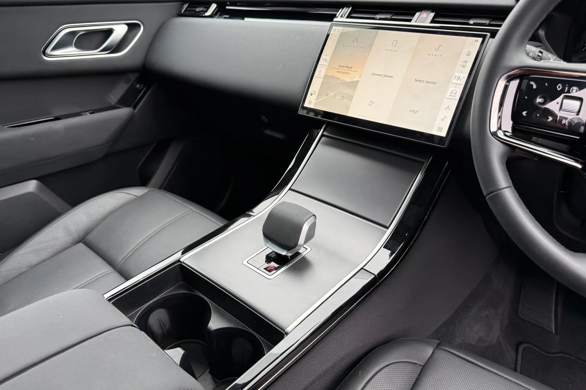 LAND ROVER RANGE ROVER VELAR thumbnail image number 19