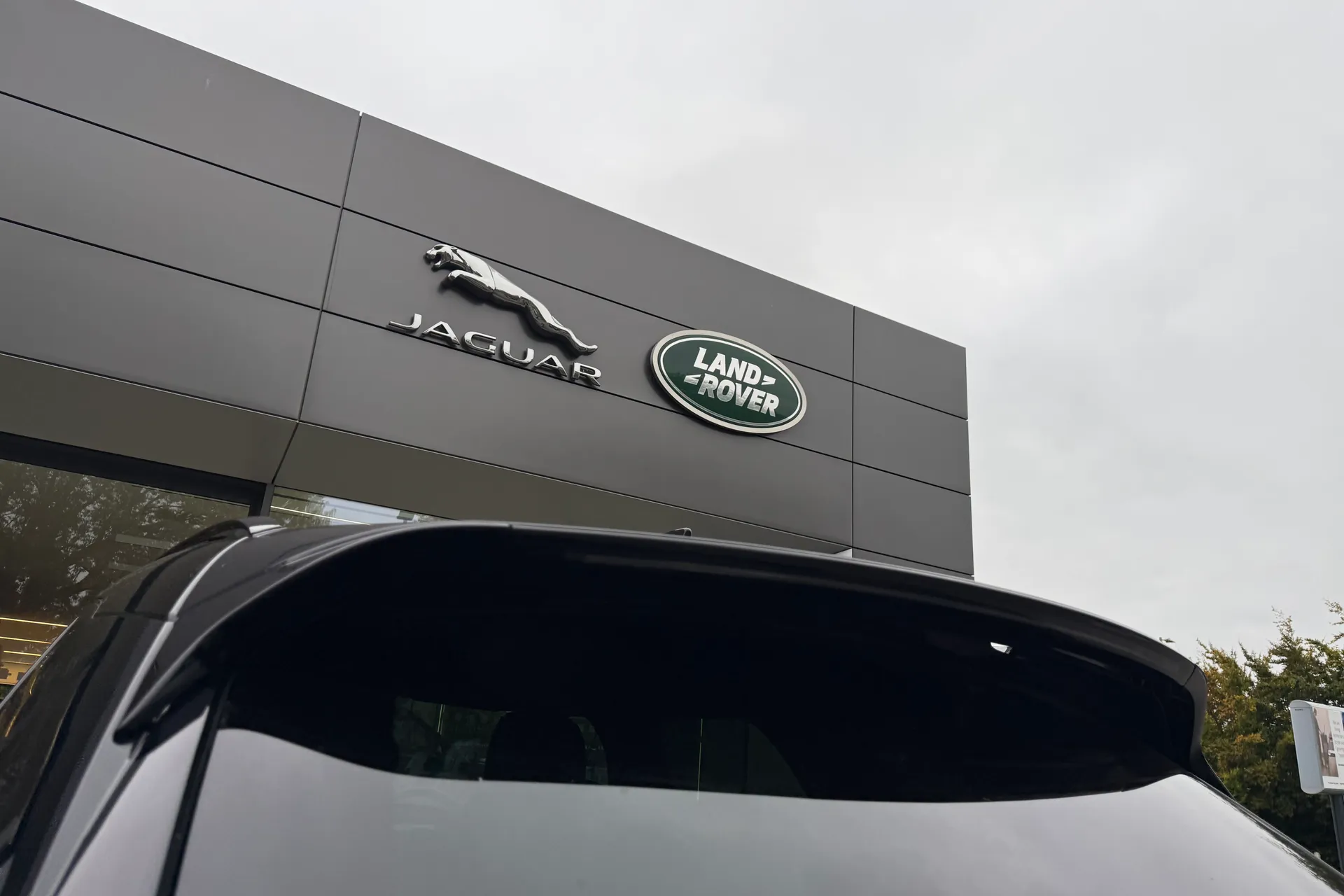 LAND ROVER RANGE ROVER VELAR thumbnail image number 32