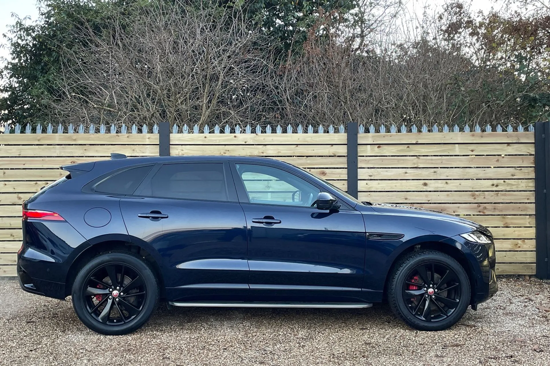 Jaguar F-PACE thumbnail image number 2