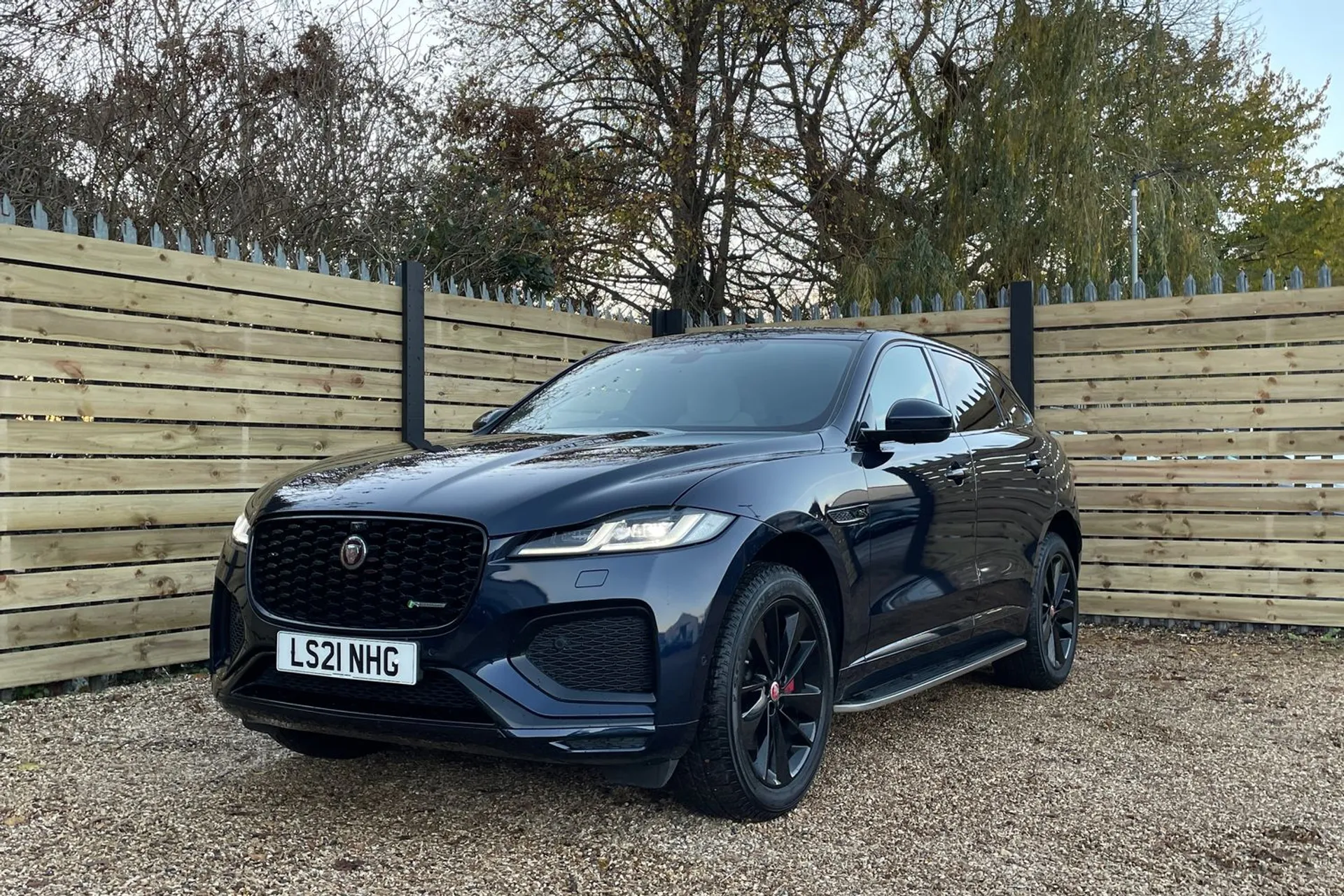 Jaguar F-PACE thumbnail image number 12