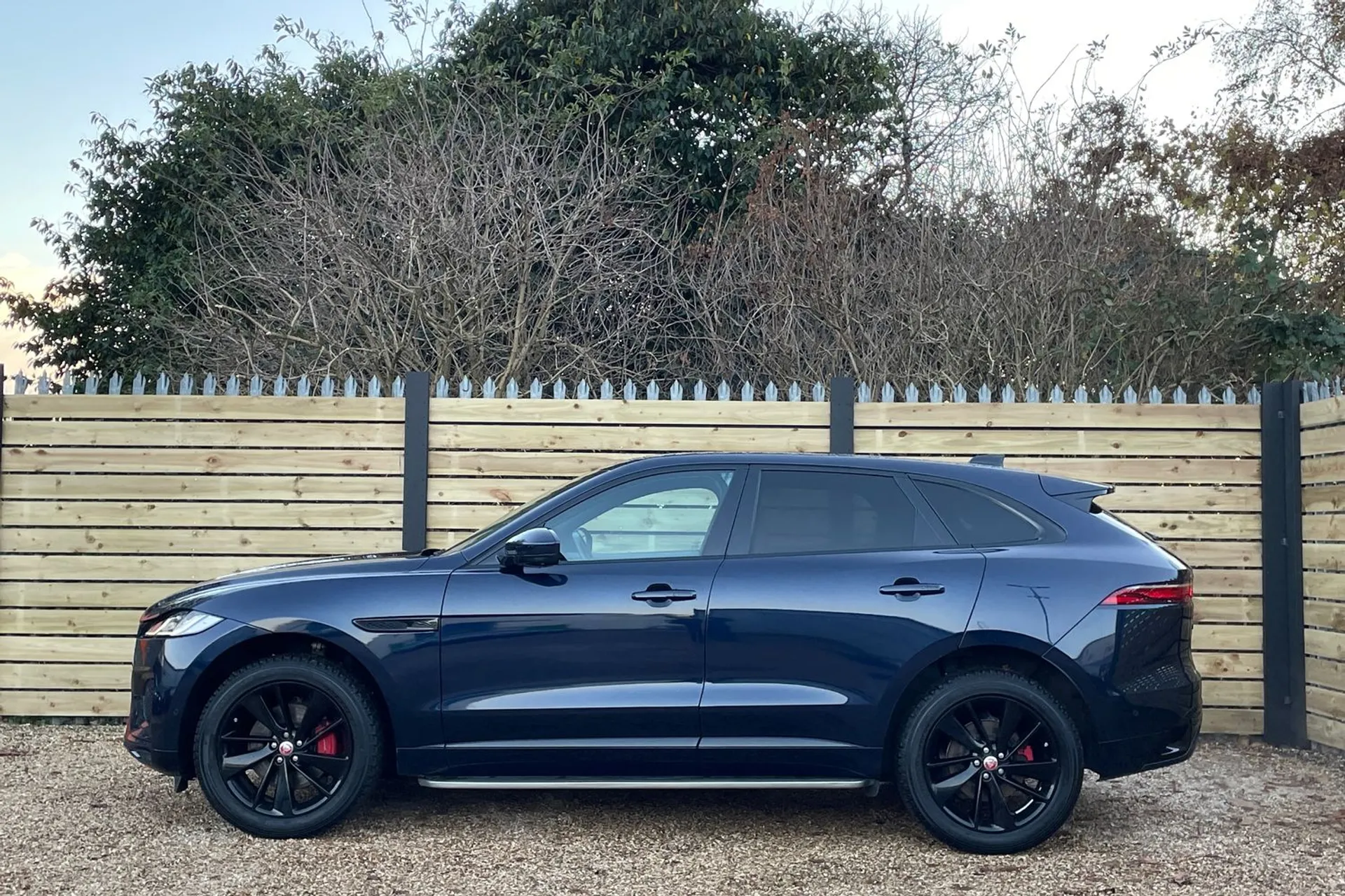 Jaguar F-PACE thumbnail image number 11