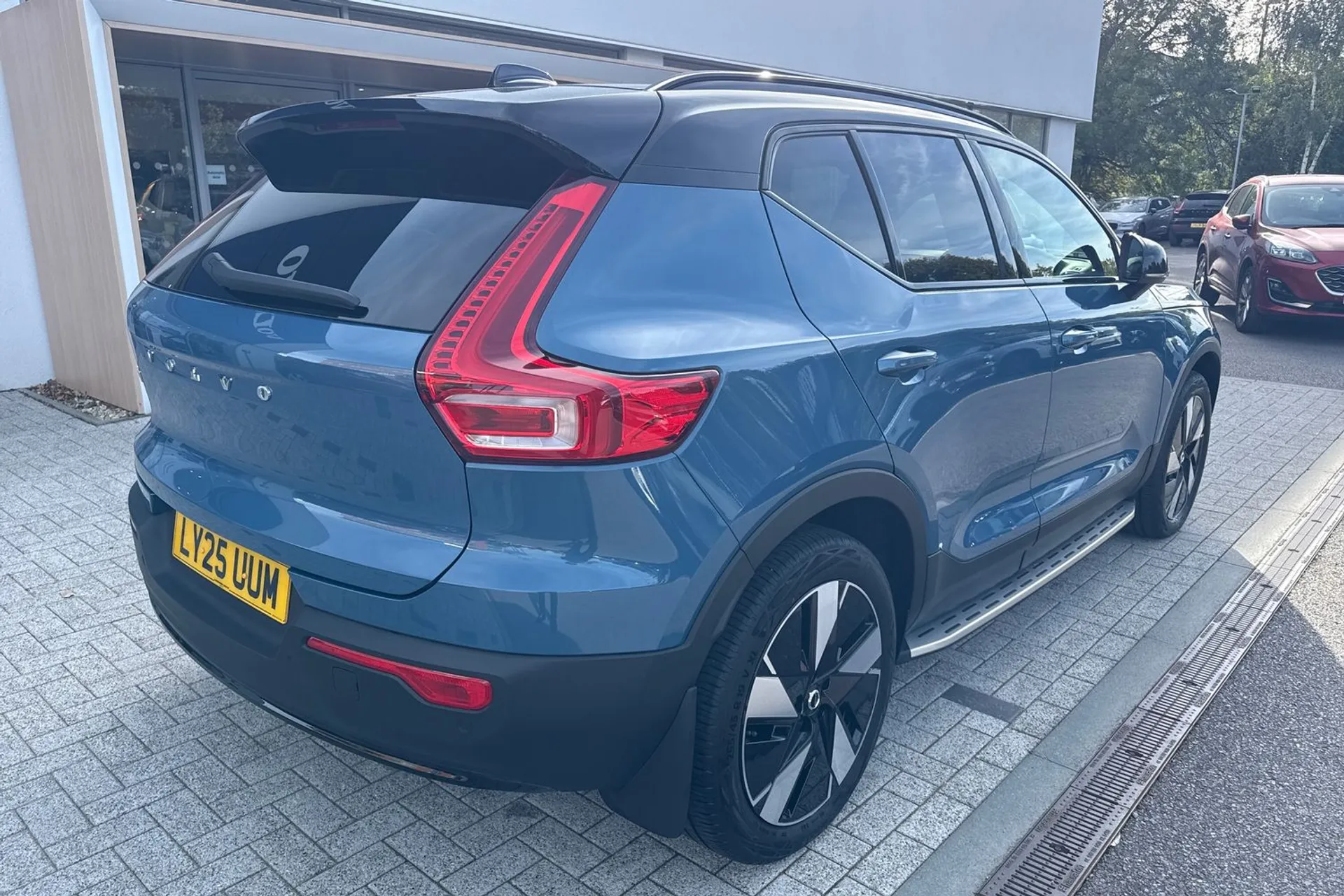 Volvo EX40 thumbnail image number 7