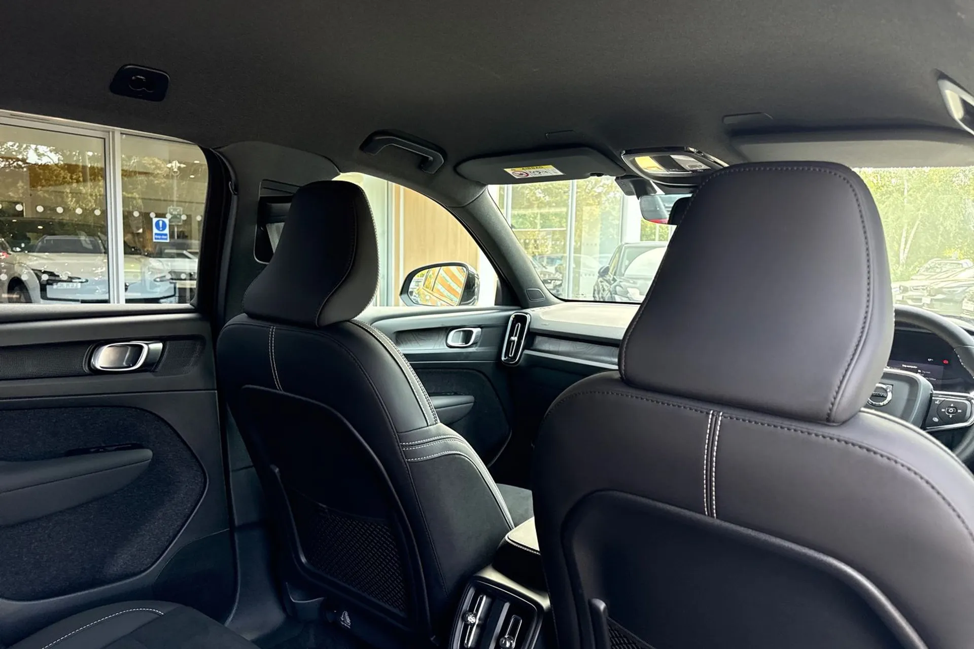 Volvo EX40 thumbnail image number 23