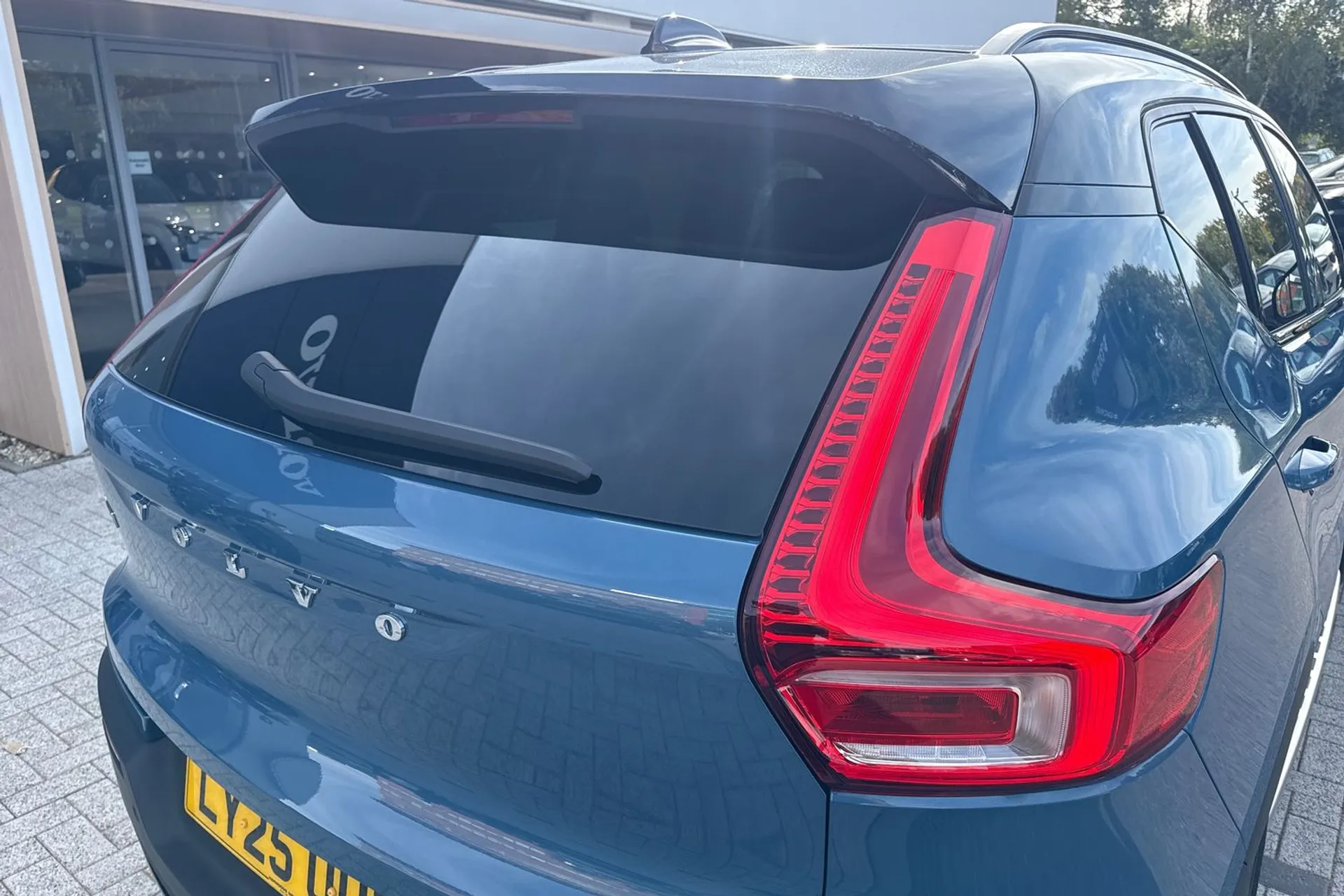 Volvo EX40 thumbnail image number 15