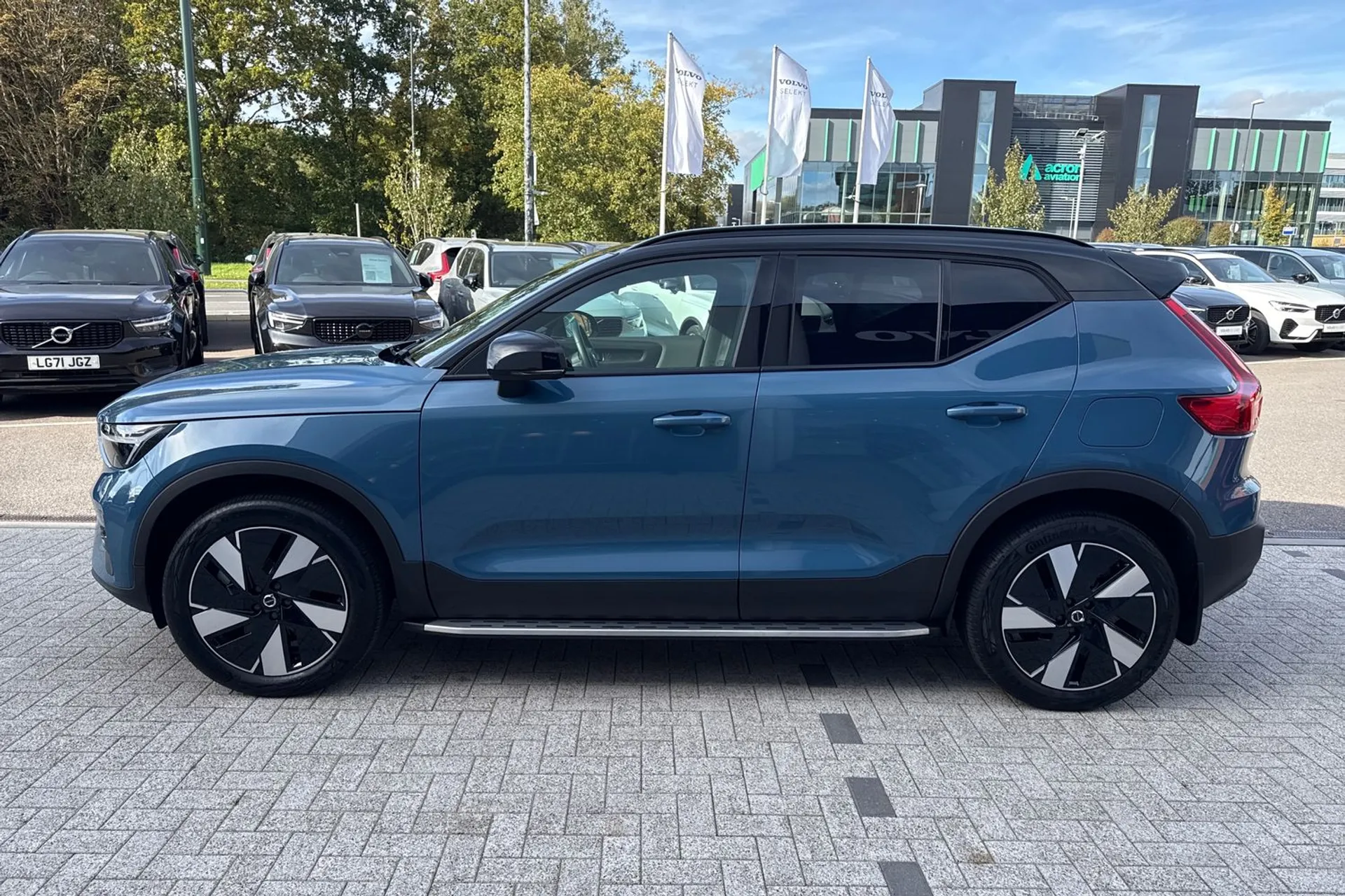 Volvo EX40 thumbnail image number 10