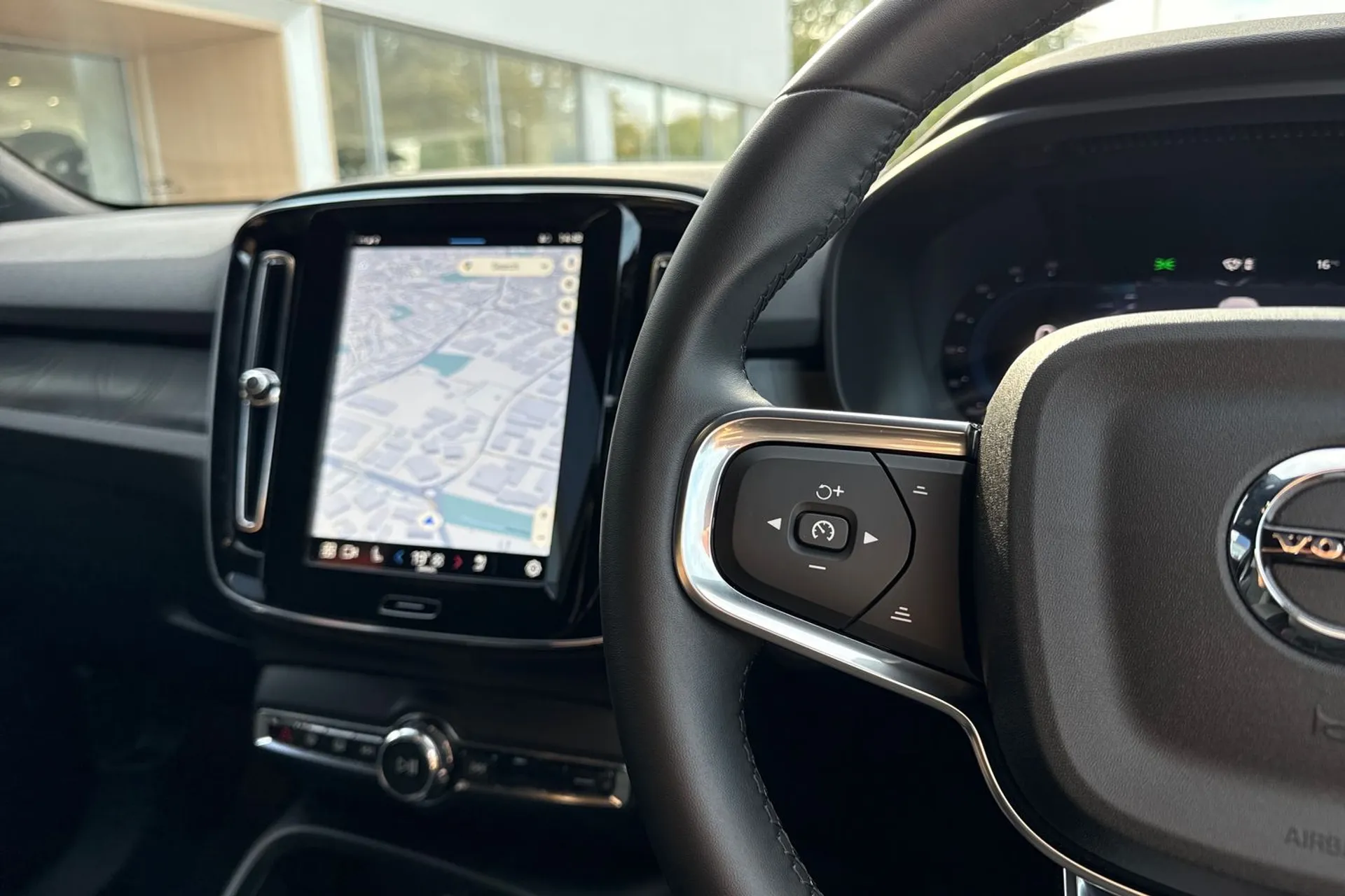 Volvo EX40 thumbnail image number 35