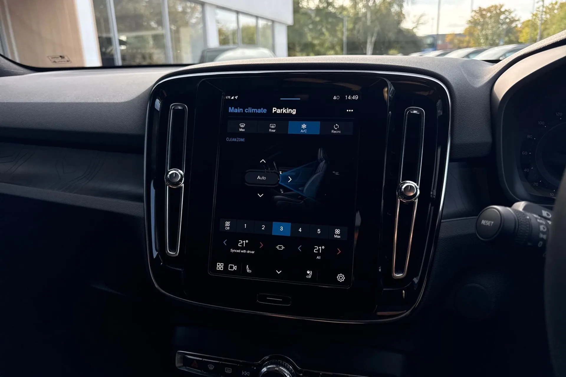 Volvo EX40 thumbnail image number 38