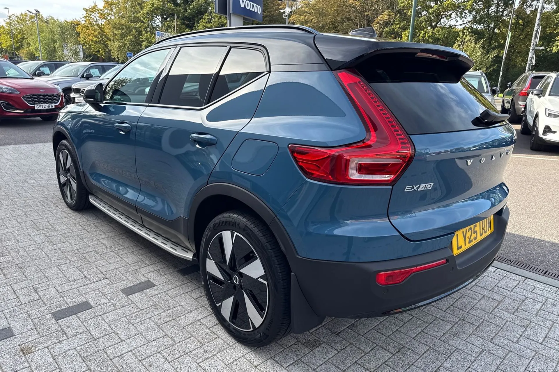 Volvo EX40 thumbnail image number 9