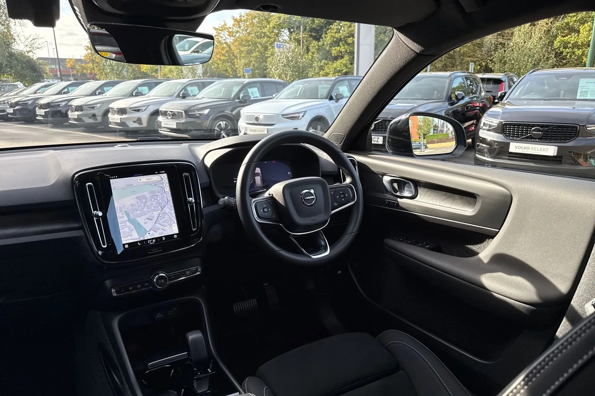 Volvo EX40 thumbnail image number 32