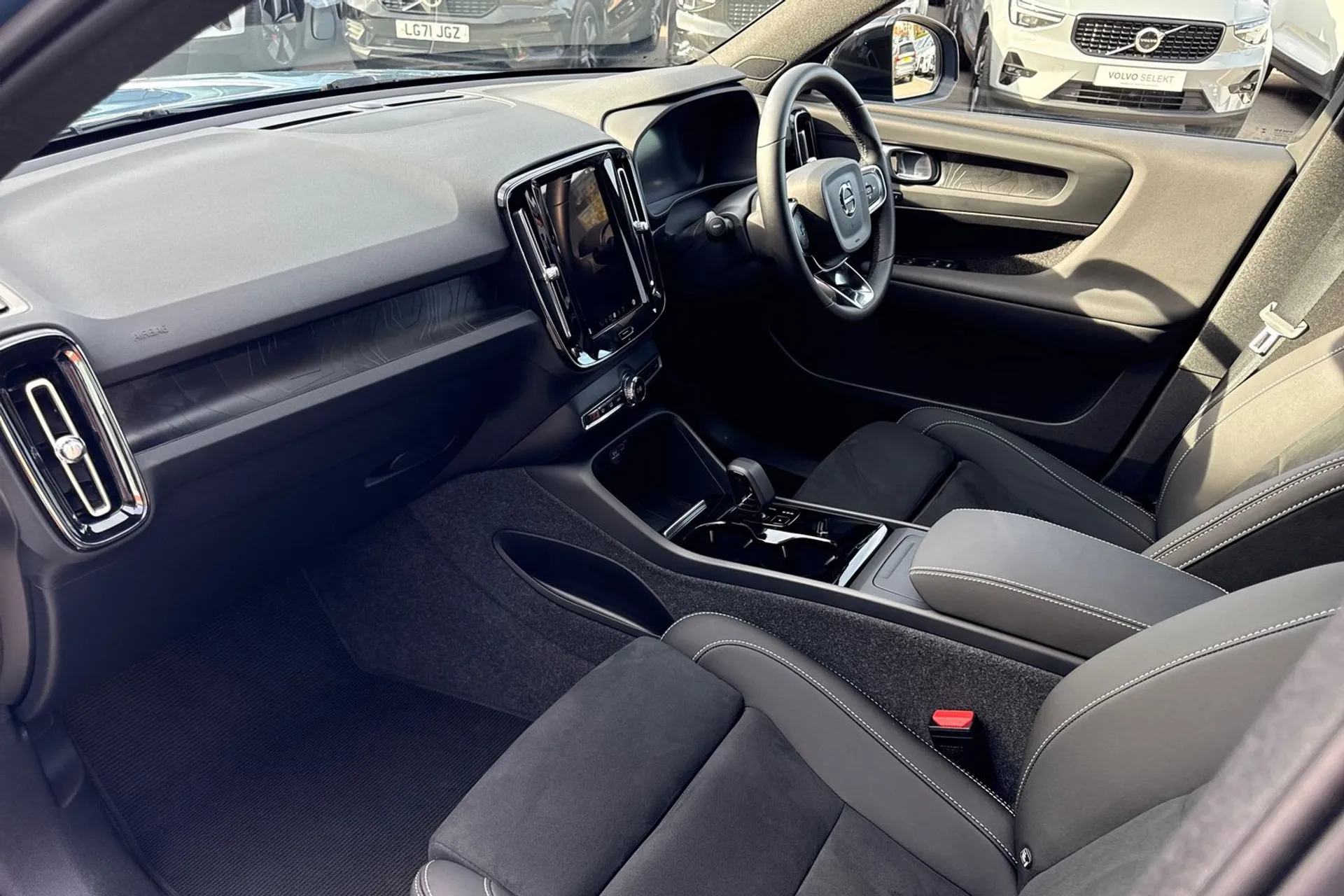 Volvo EX40 thumbnail image number 26