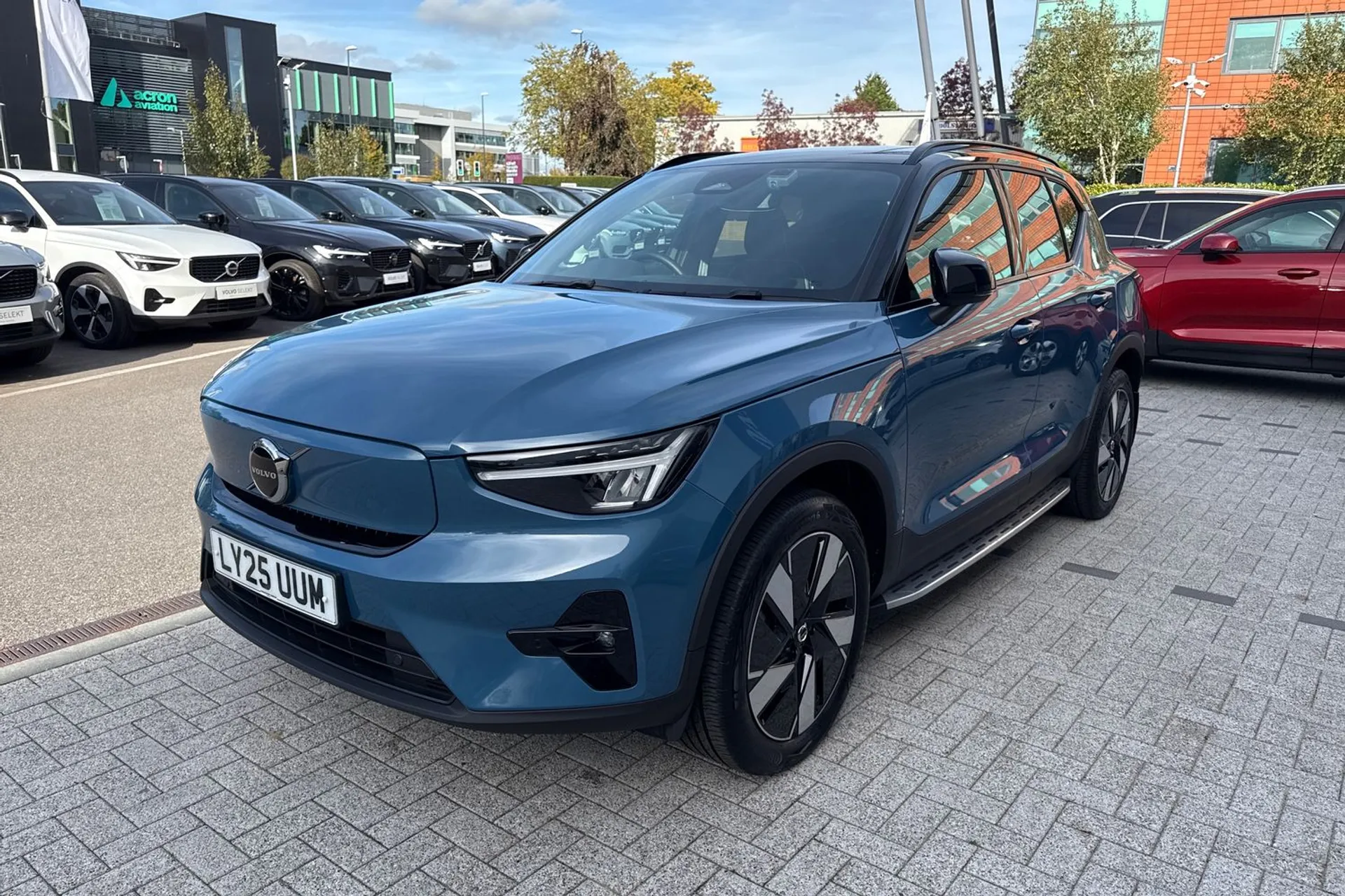 Volvo EX40 thumbnail image number 11