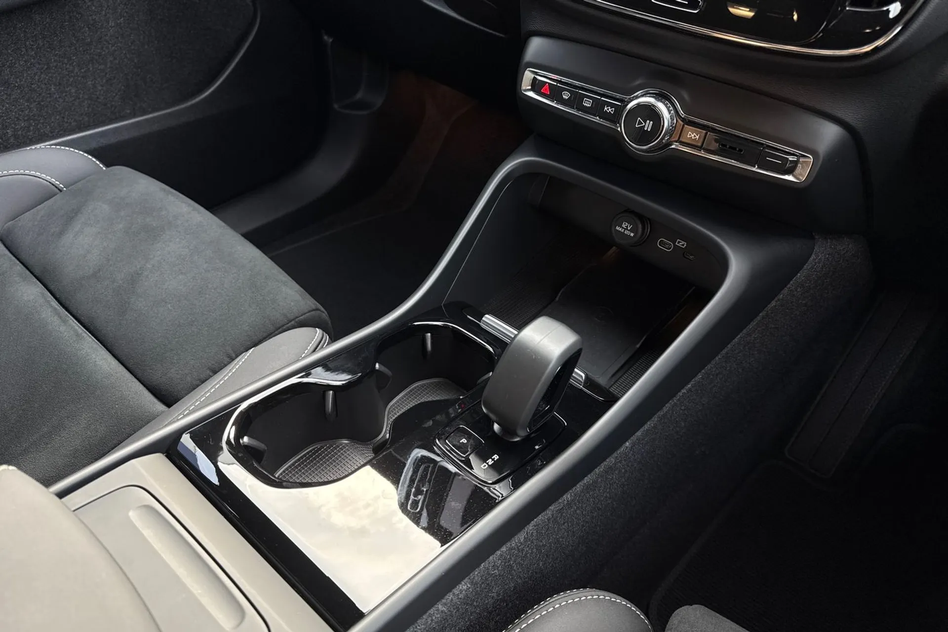 Volvo EX40 thumbnail image number 42