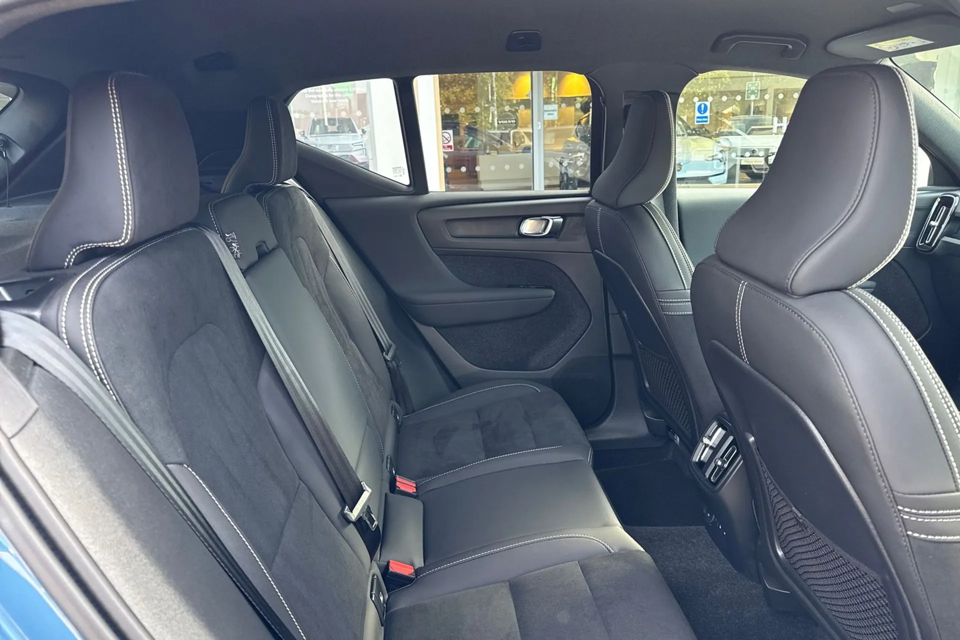 Volvo EX40 thumbnail image number 22