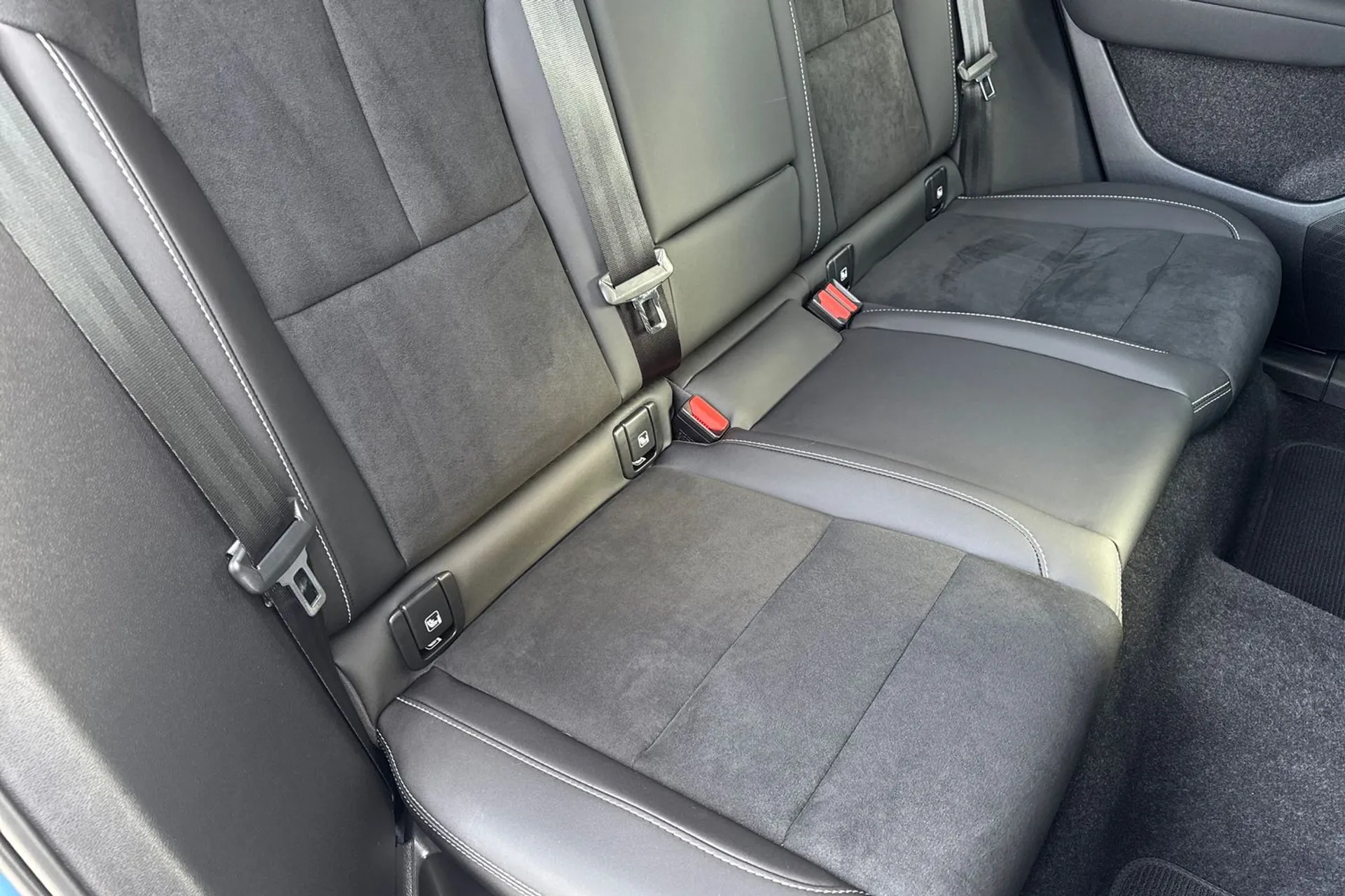 Volvo EX40 thumbnail image number 24