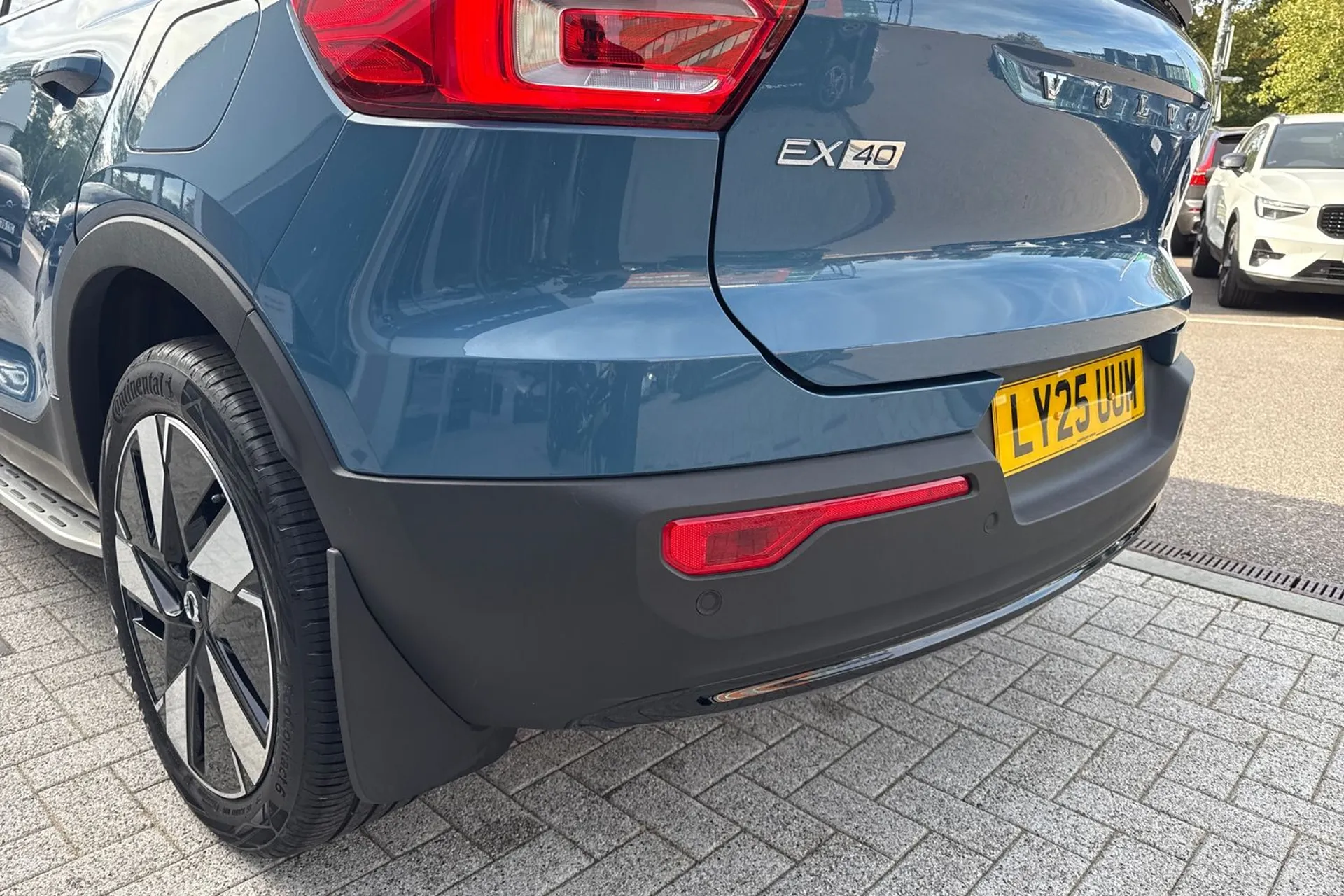 Volvo EX40 thumbnail image number 17