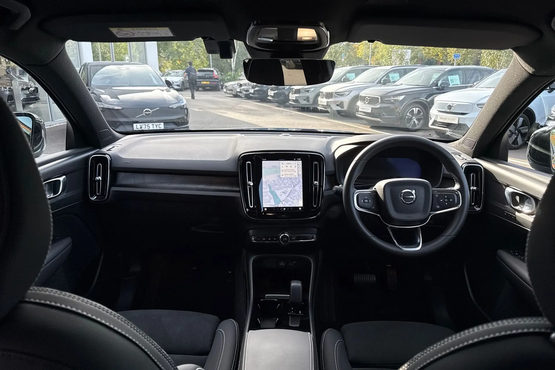 Volvo EX40 thumbnail image number 3