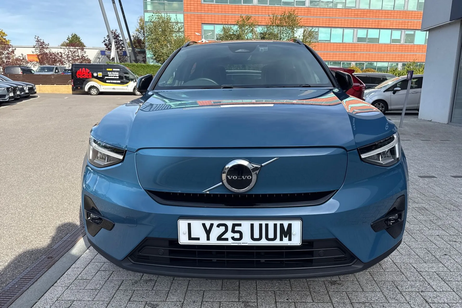 Volvo EX40 thumbnail image number 12