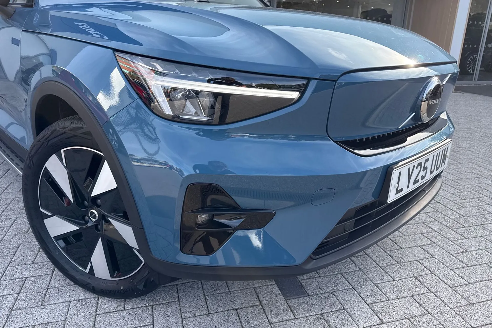 Volvo EX40 thumbnail image number 6