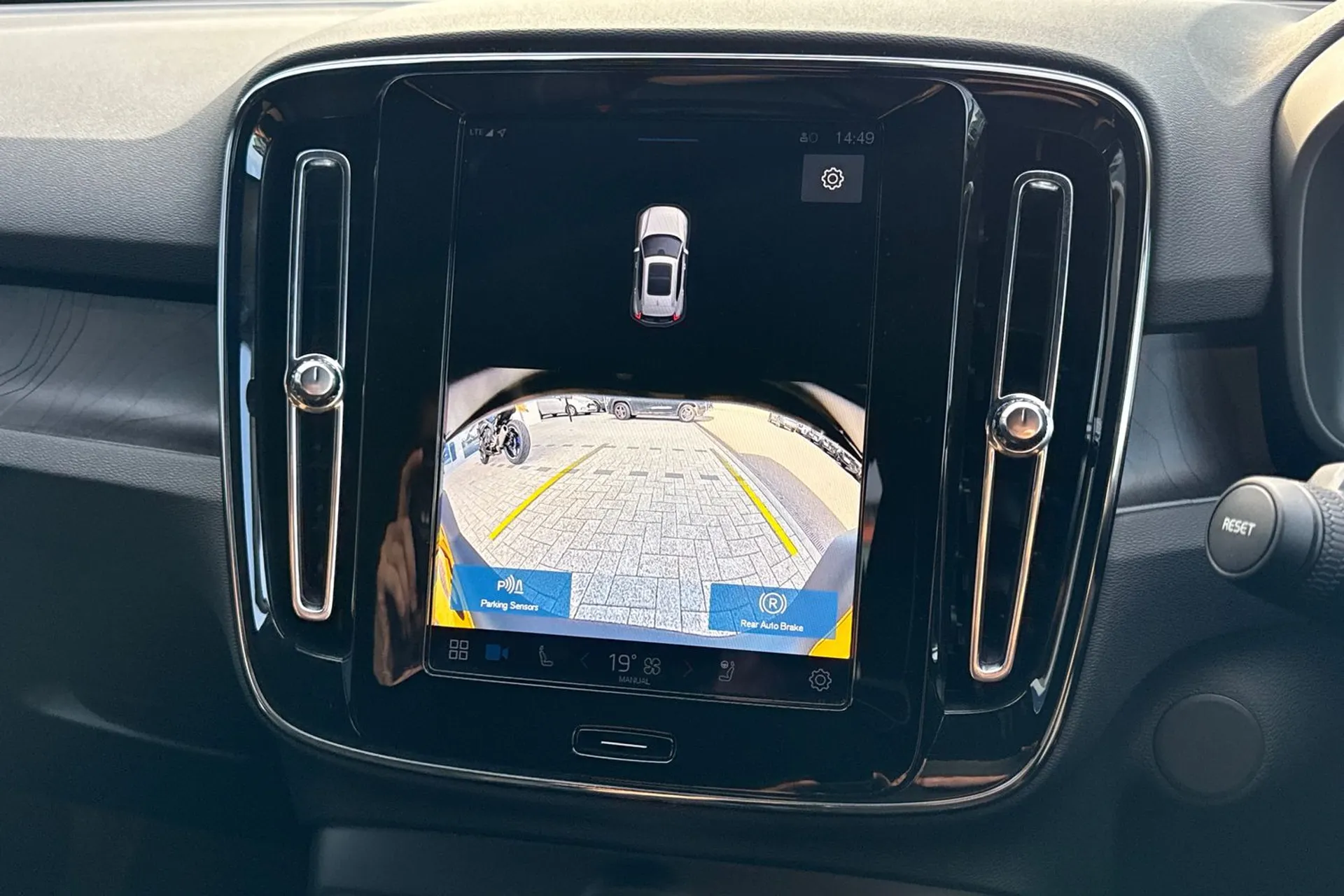 Volvo EX40 thumbnail image number 4