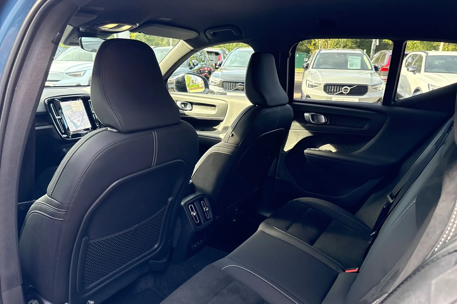 Volvo EX40 thumbnail image number 30