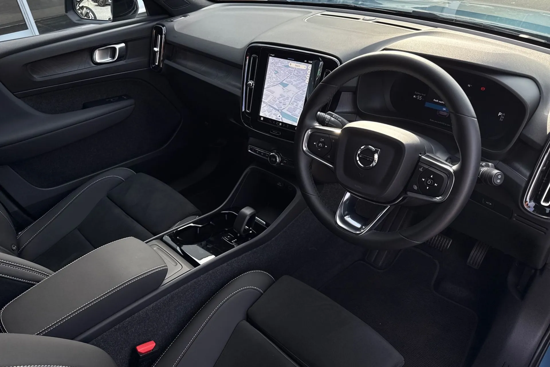 Volvo EX40 thumbnail image number 5