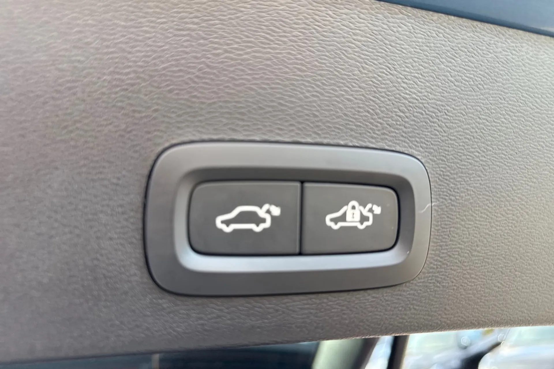 Volvo EX40 thumbnail image number 20