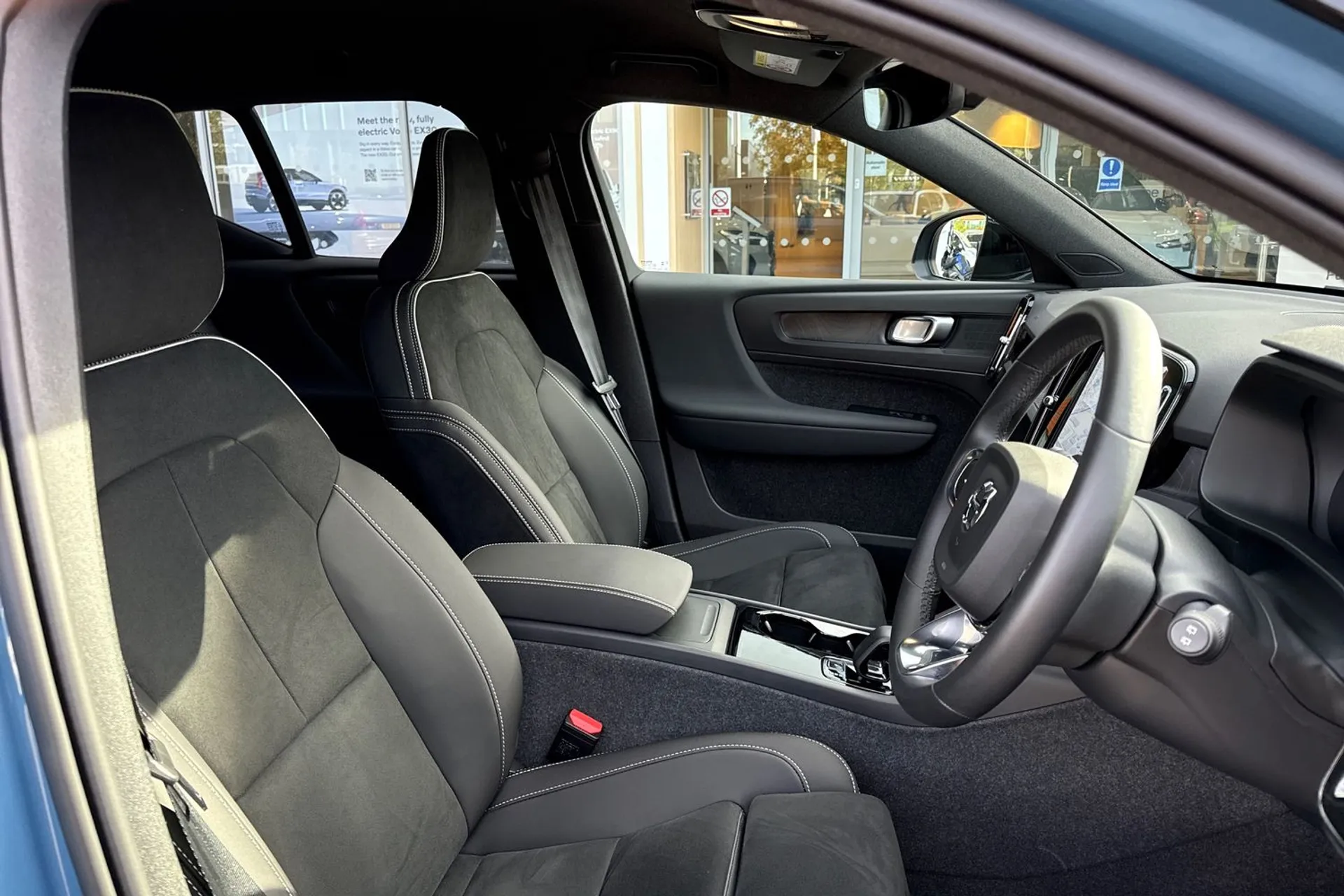 Volvo EX40 thumbnail image number 25