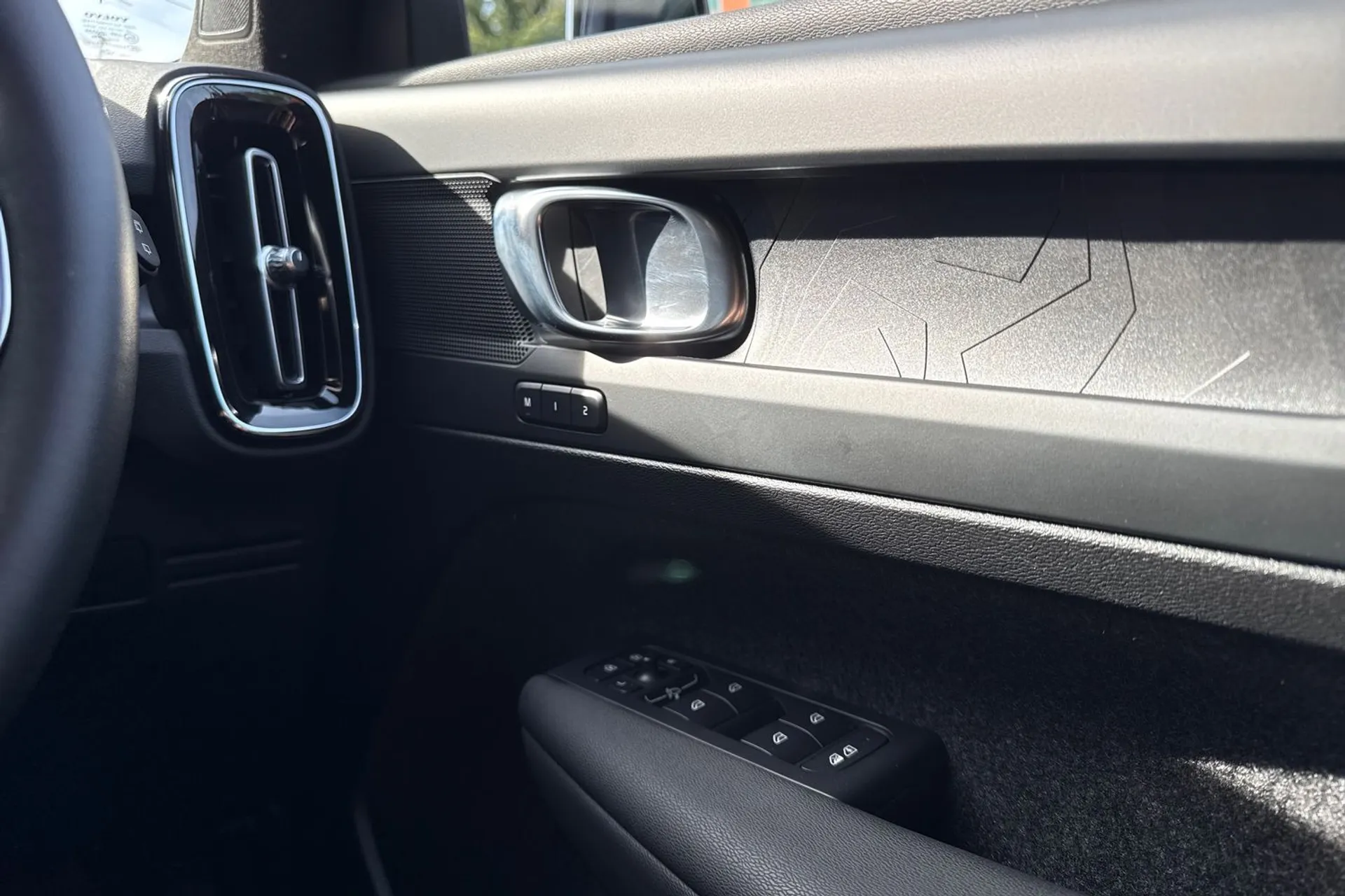 Volvo EX40 thumbnail image number 41