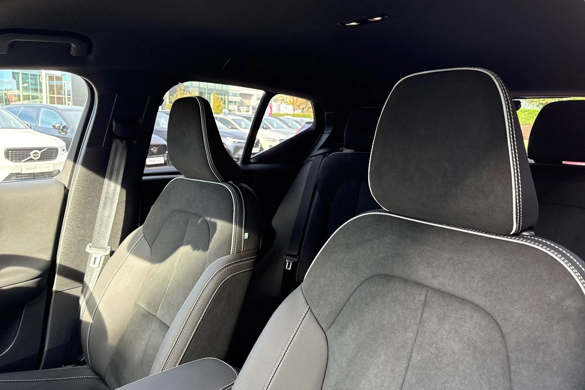 Volvo EX40 thumbnail image number 28