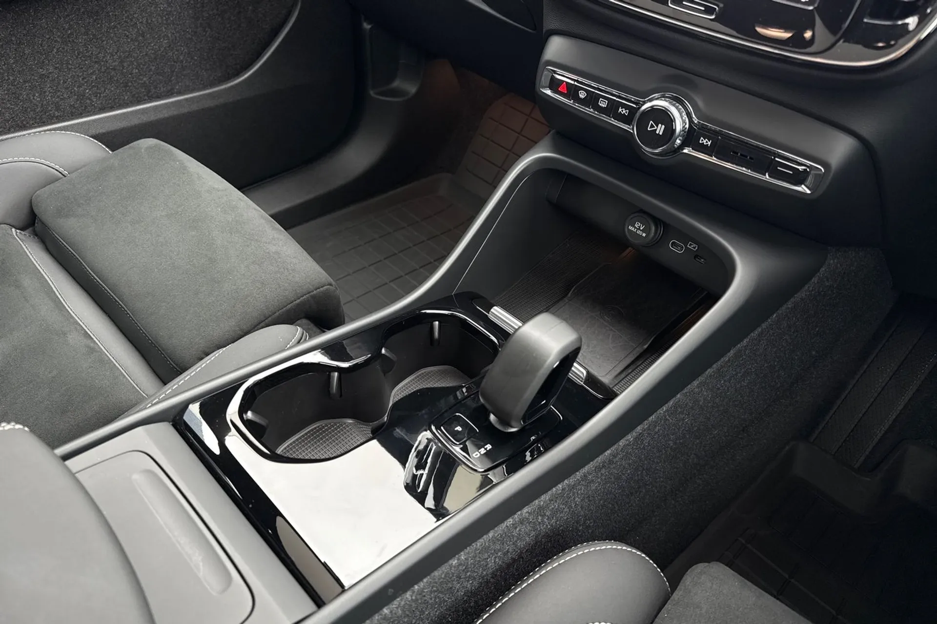 Volvo EC40 thumbnail image number 41