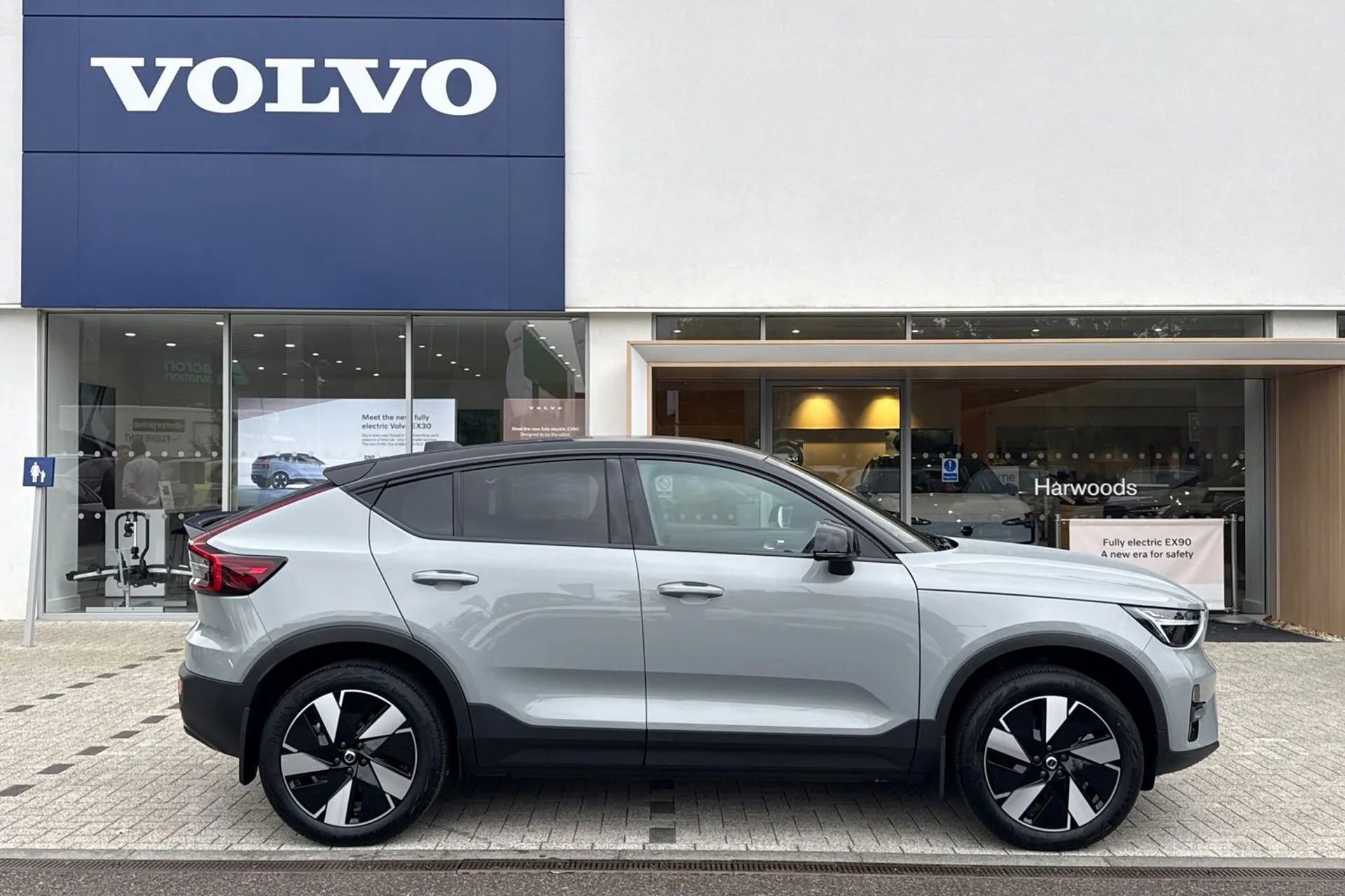 Volvo EC40 thumbnail image number 2