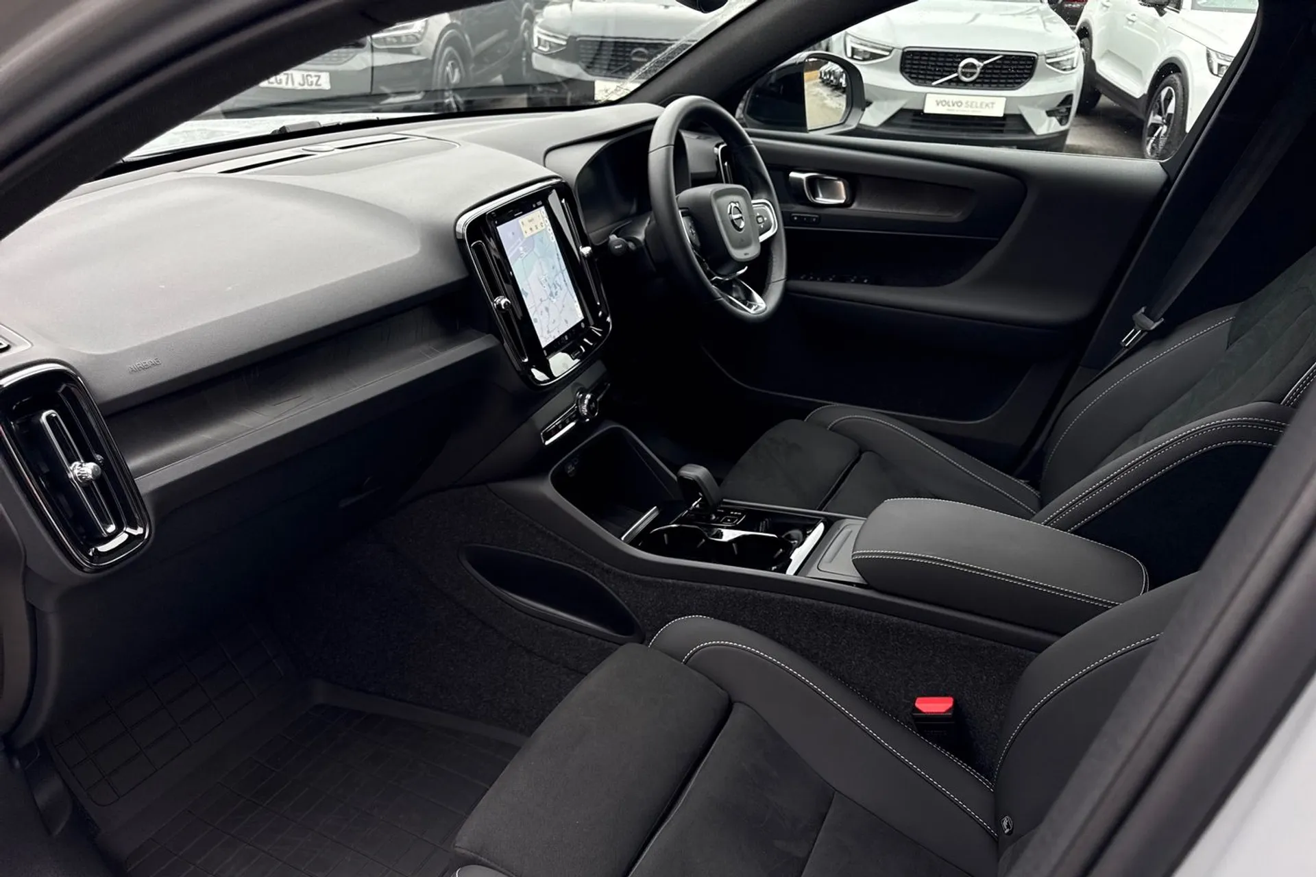 Volvo EC40 thumbnail image number 25