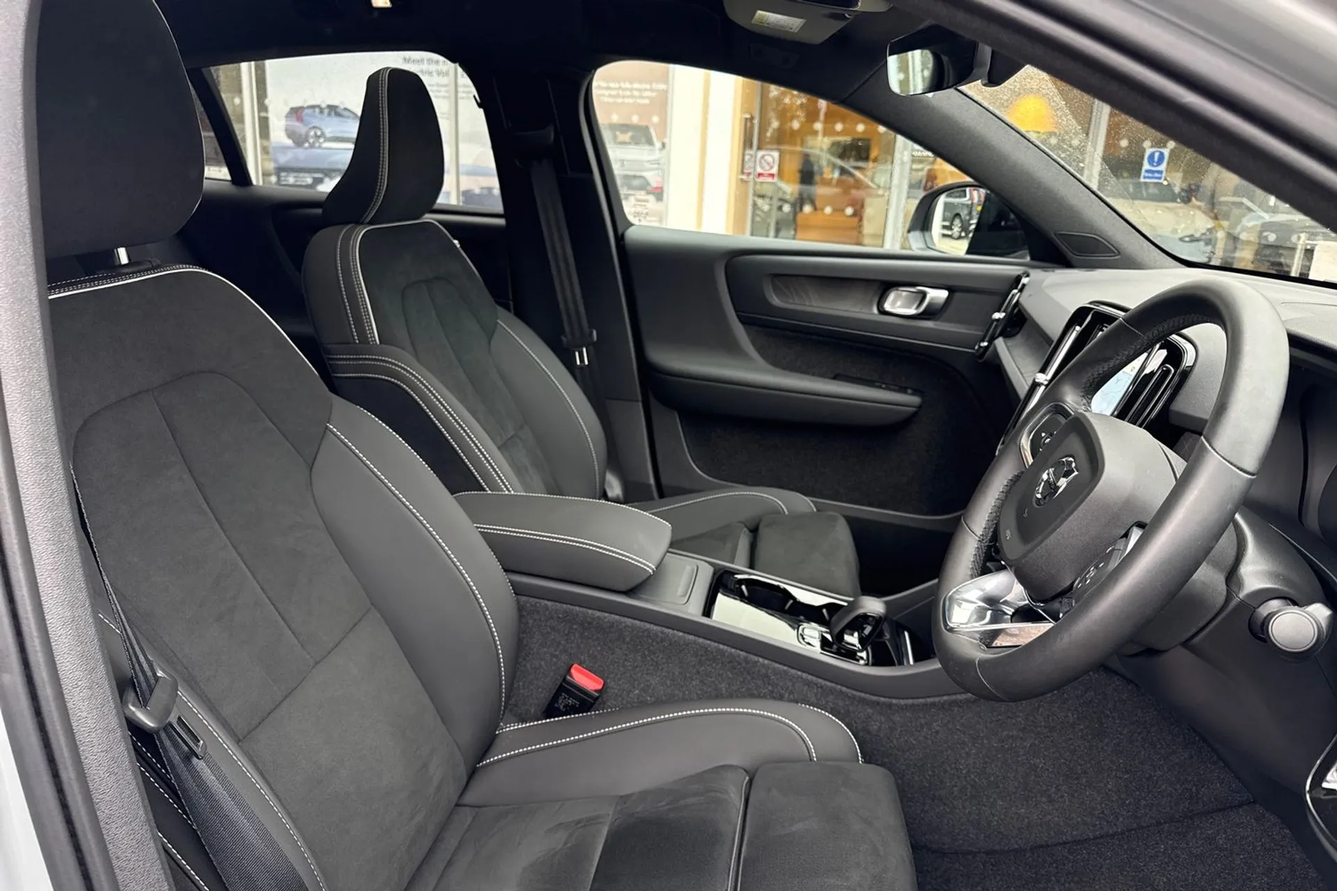 Volvo EC40 thumbnail image number 24