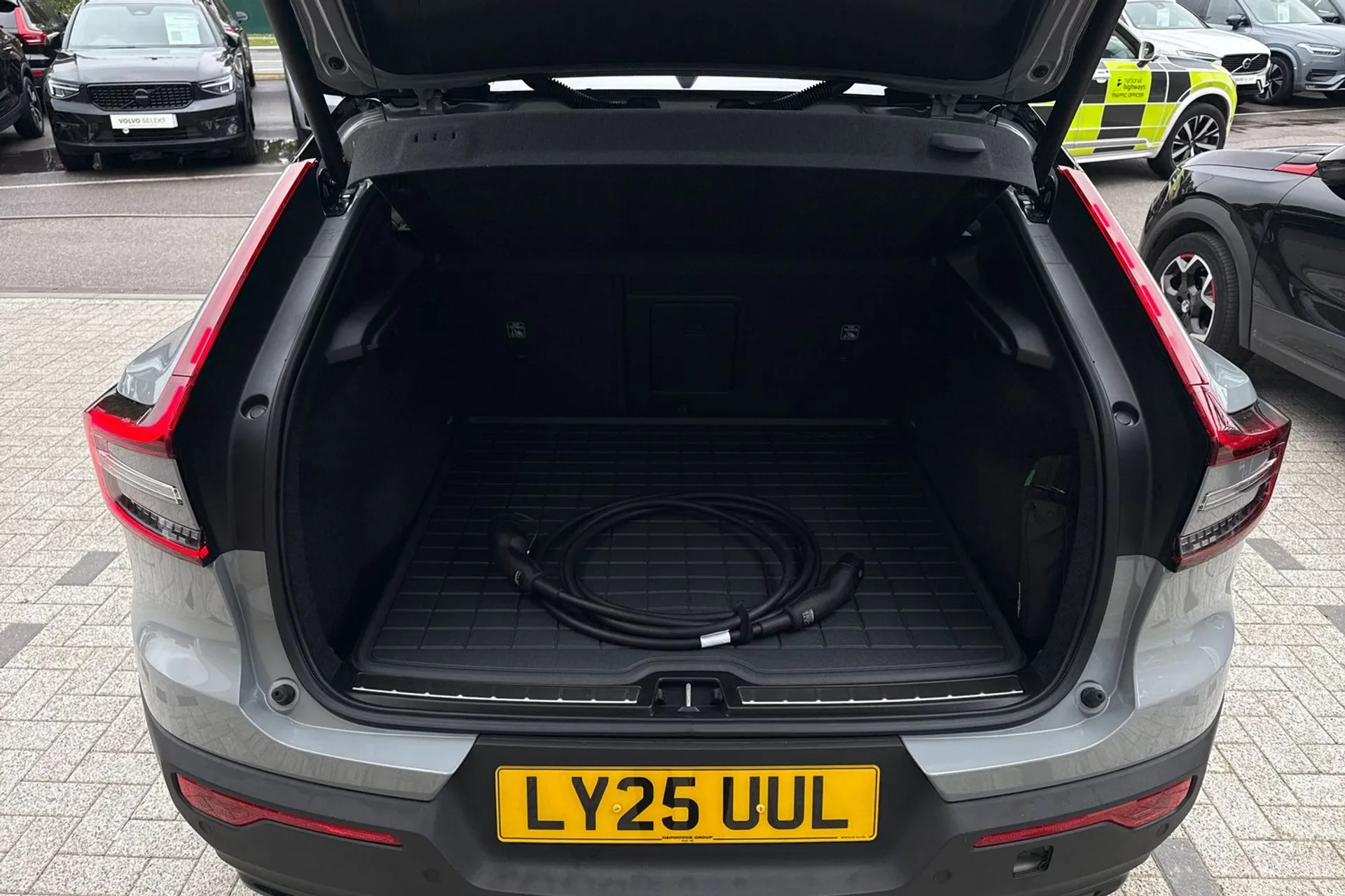 Volvo EC40 thumbnail image number 18