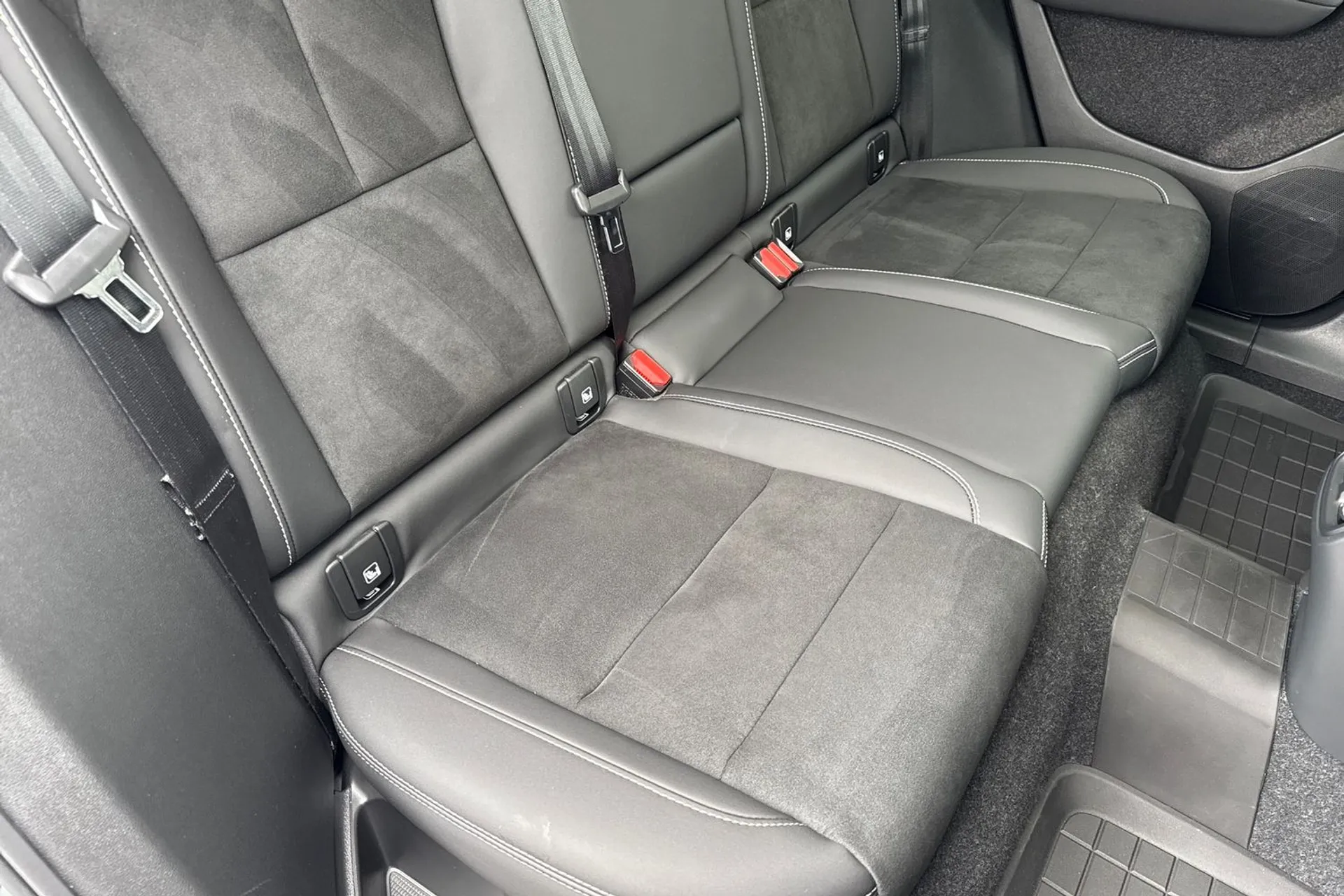 Volvo EC40 thumbnail image number 23