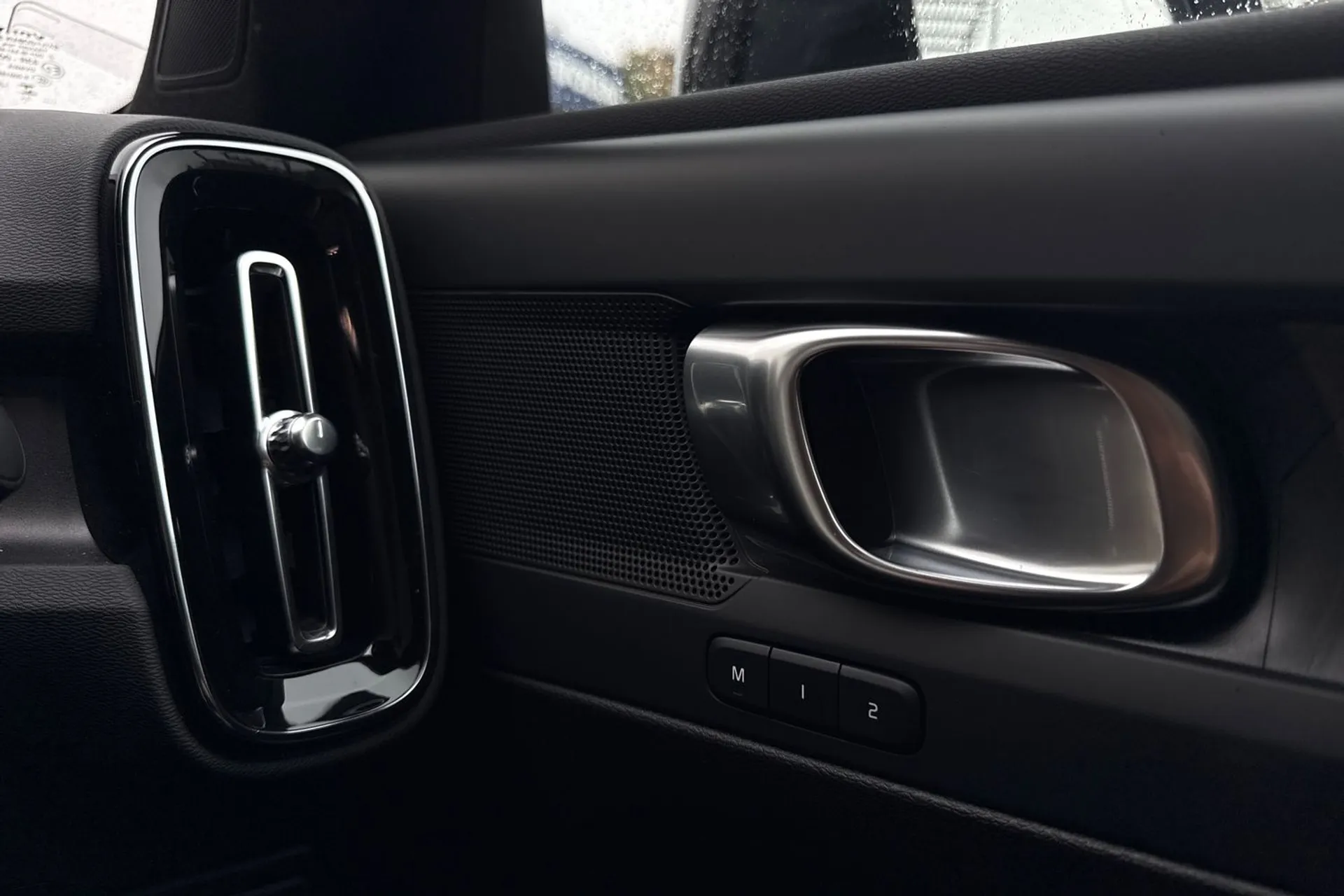 Volvo EC40 thumbnail image number 43