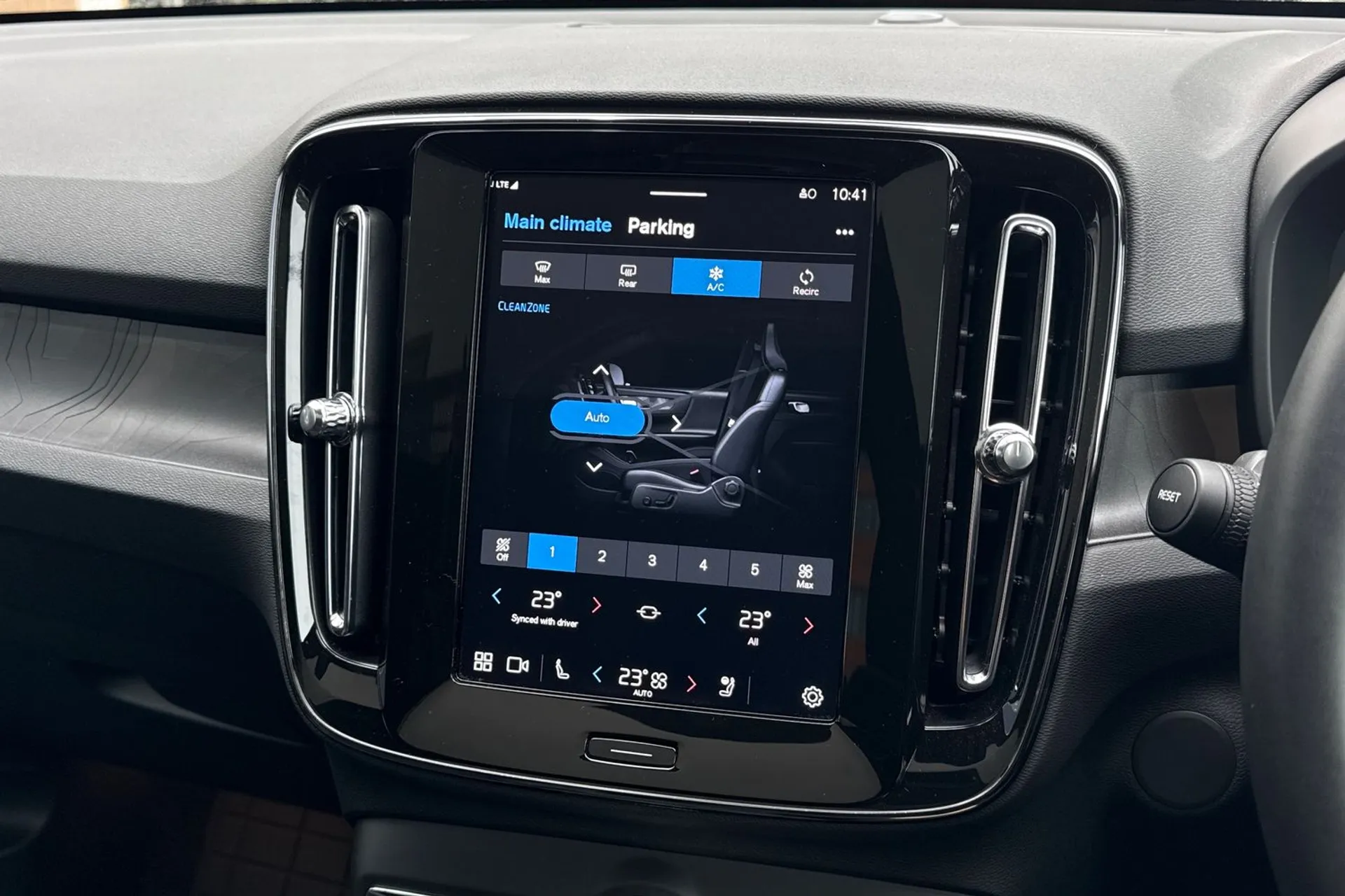 Volvo EC40 thumbnail image number 37