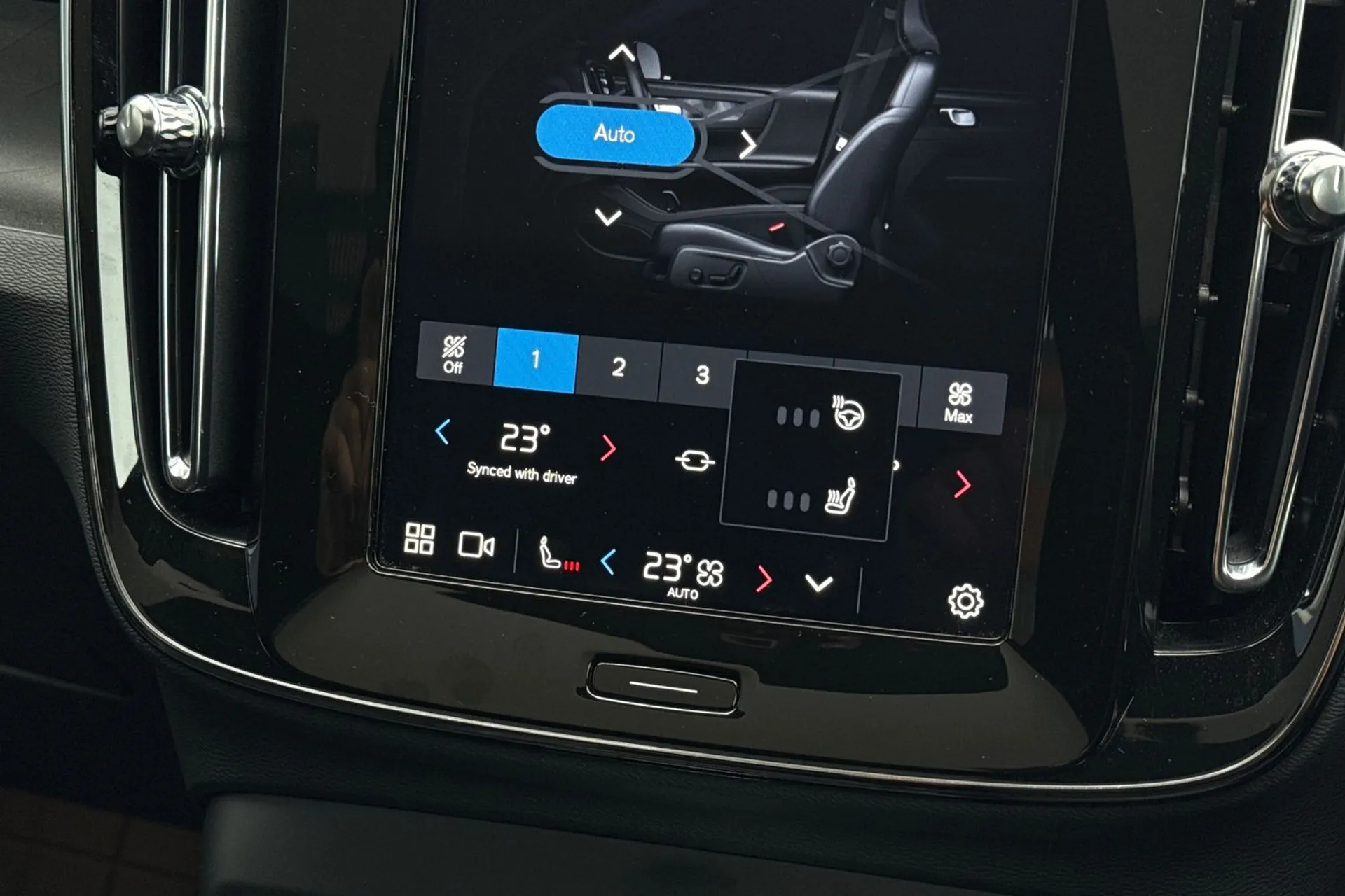 Volvo EC40 thumbnail image number 38