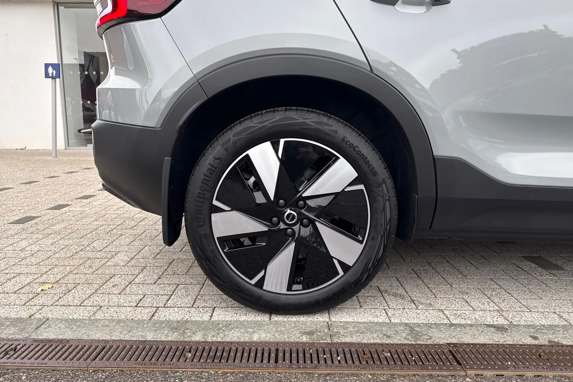 Volvo EC40 thumbnail image number 12