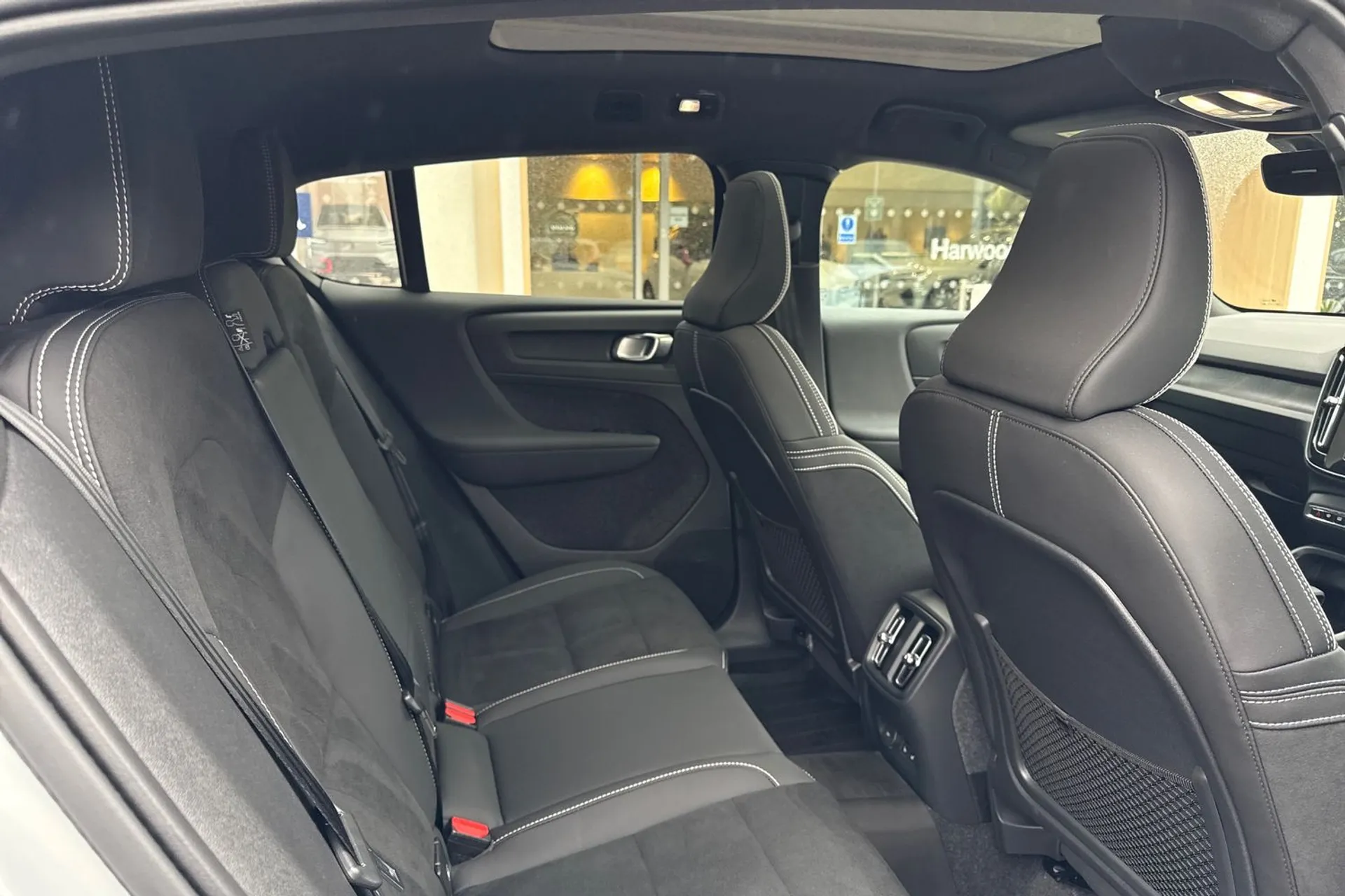 Volvo EC40 thumbnail image number 21