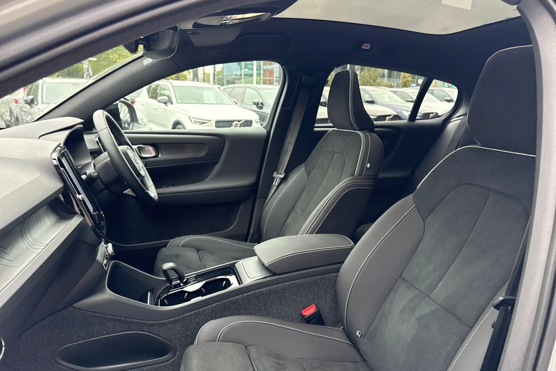 Volvo EC40 thumbnail image number 26